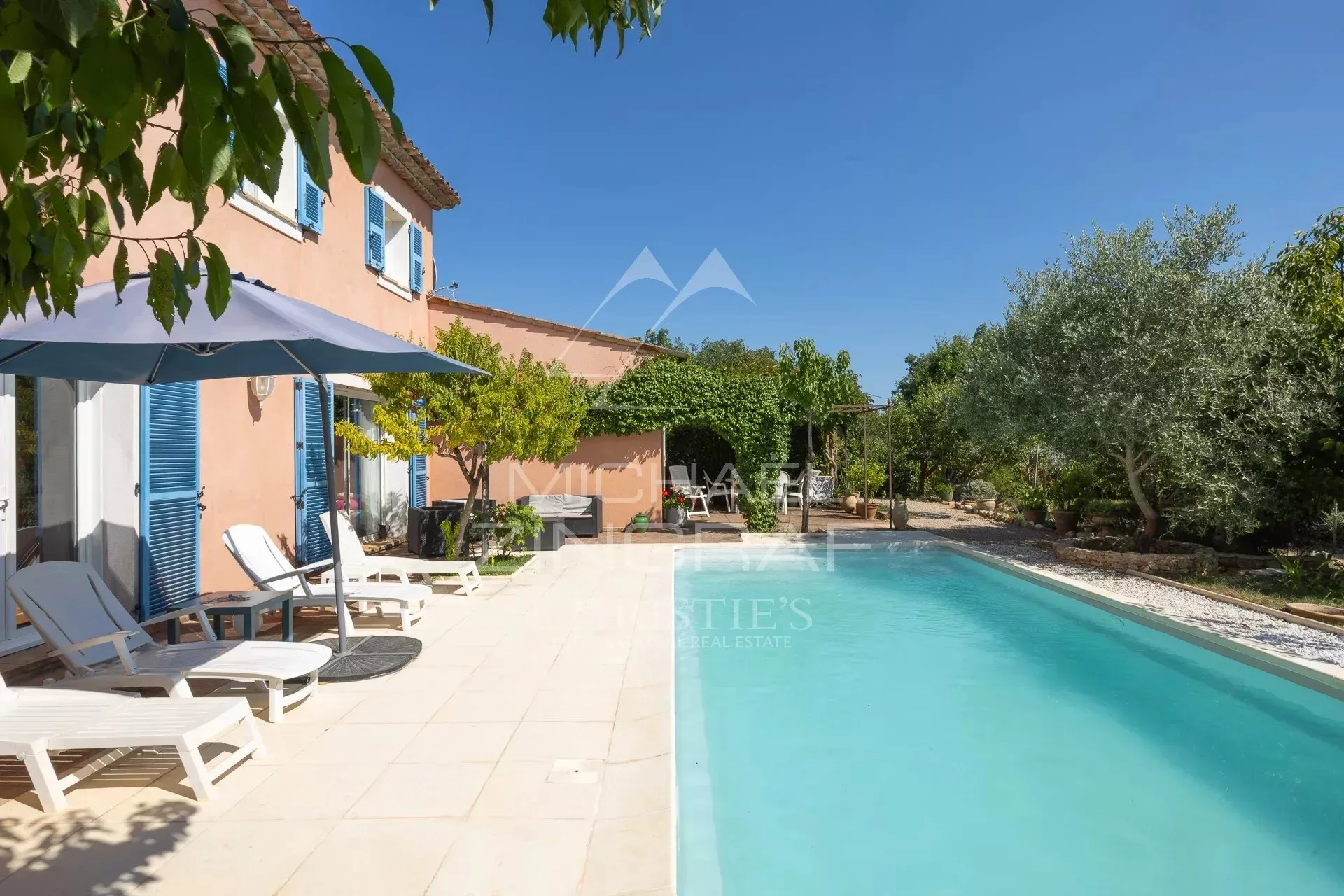 Villa avec piscine , arbres fruiters, oliviers  et vue dégagée - 2