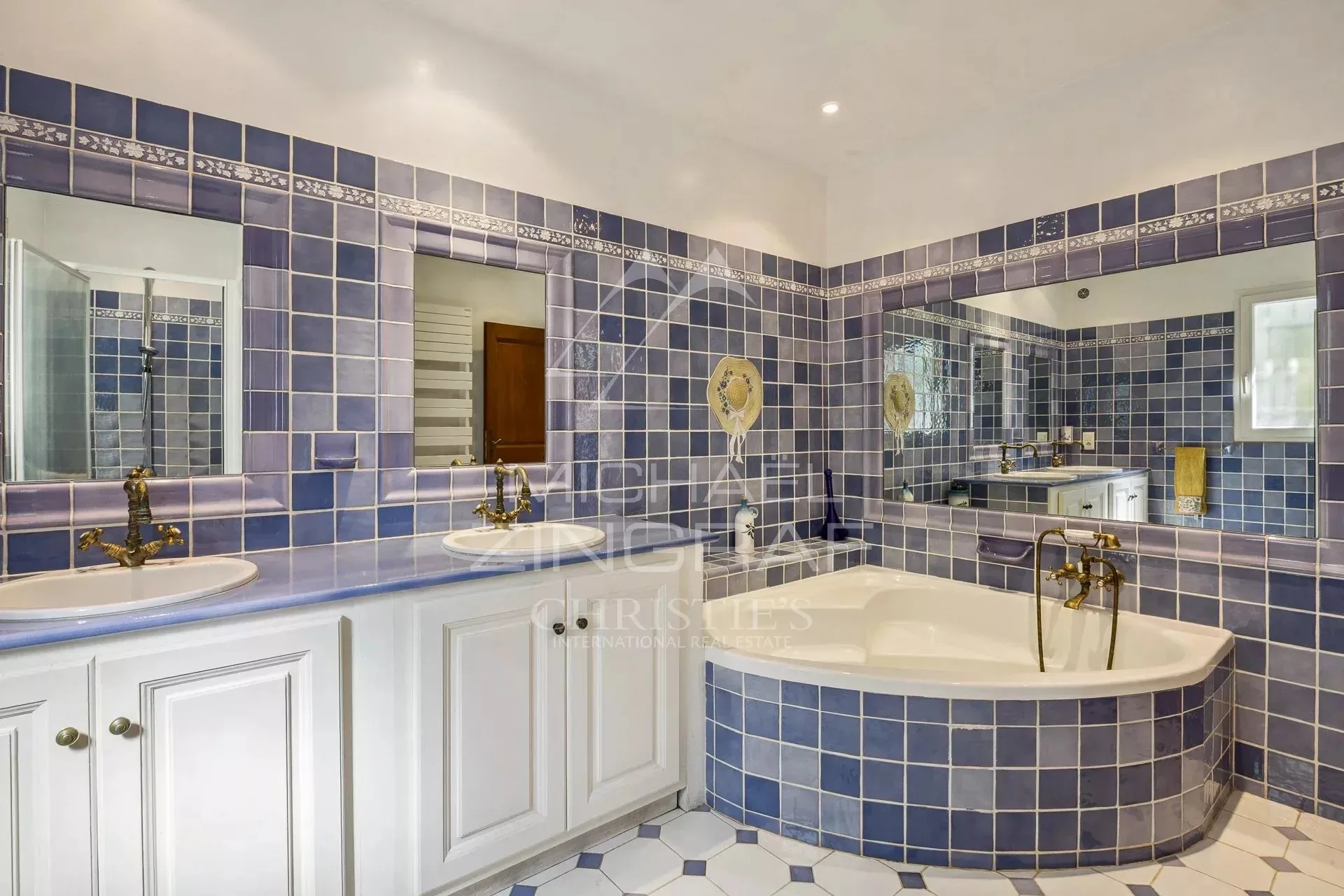 Villa avec piscine , arbres fruiters, oliviers  et vue dégagée - 9