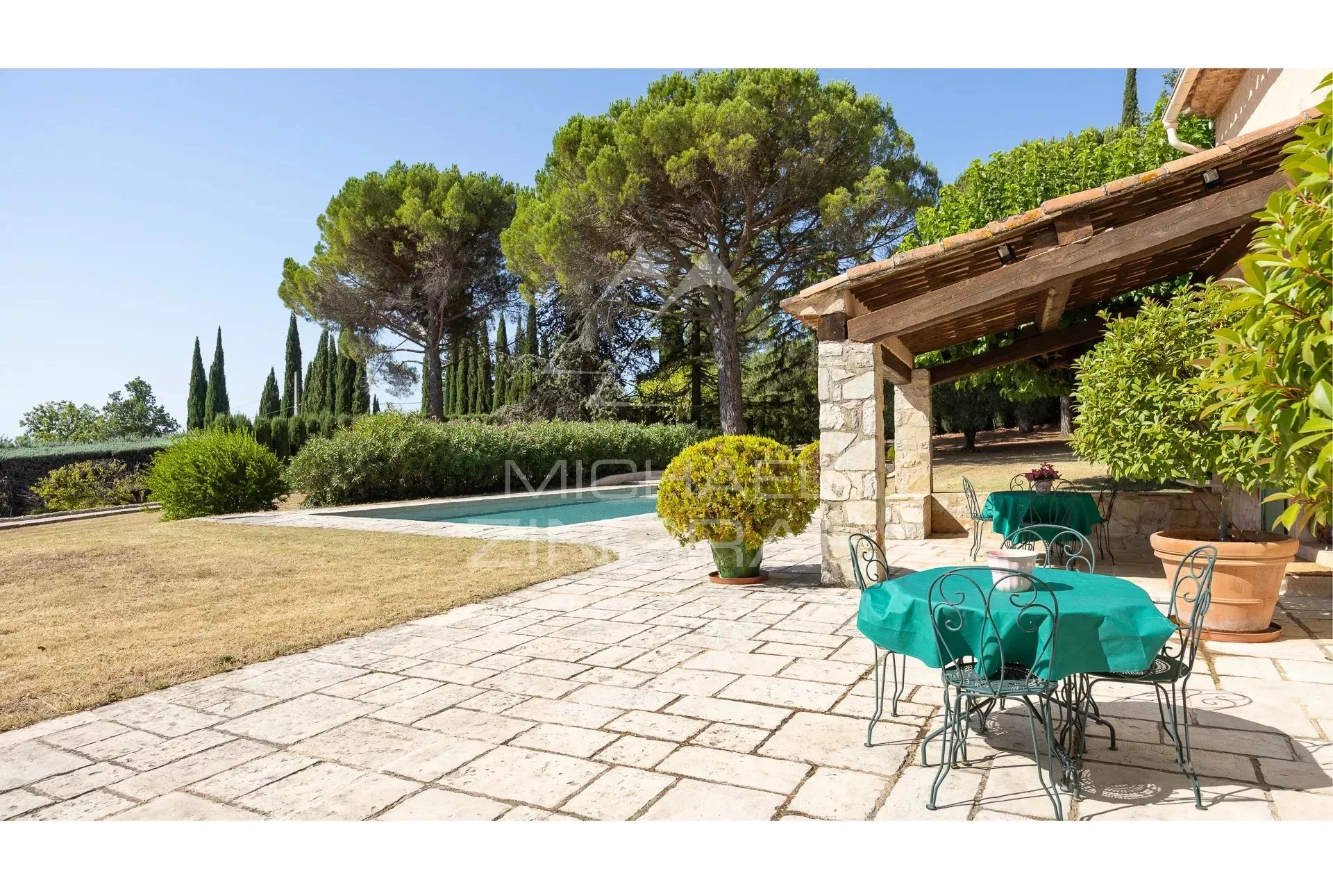 Entre Oliviers et Élégance : un Joyau Provençal - 8