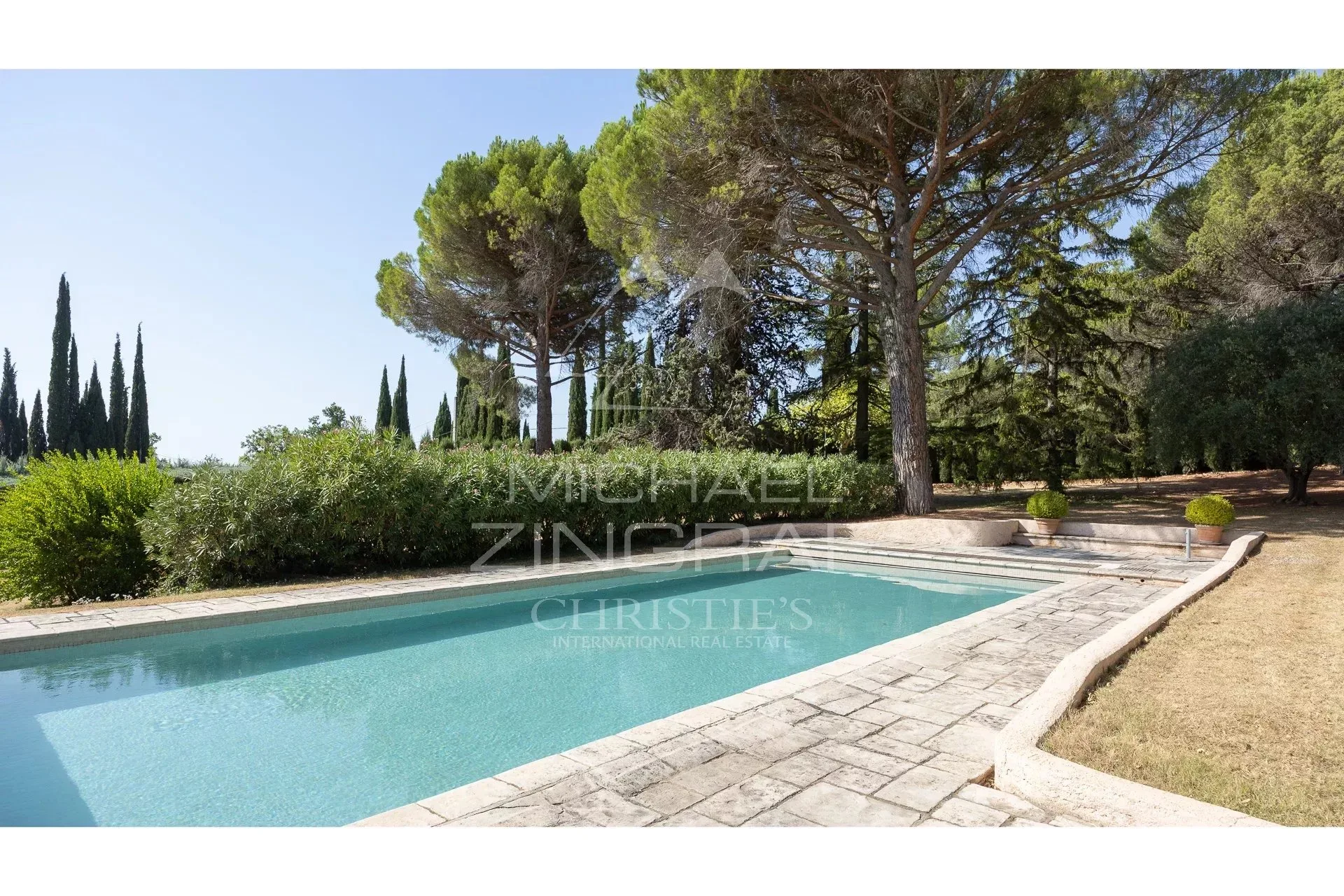 Entre Oliviers et Élégance : un Joyau Provençal - 9