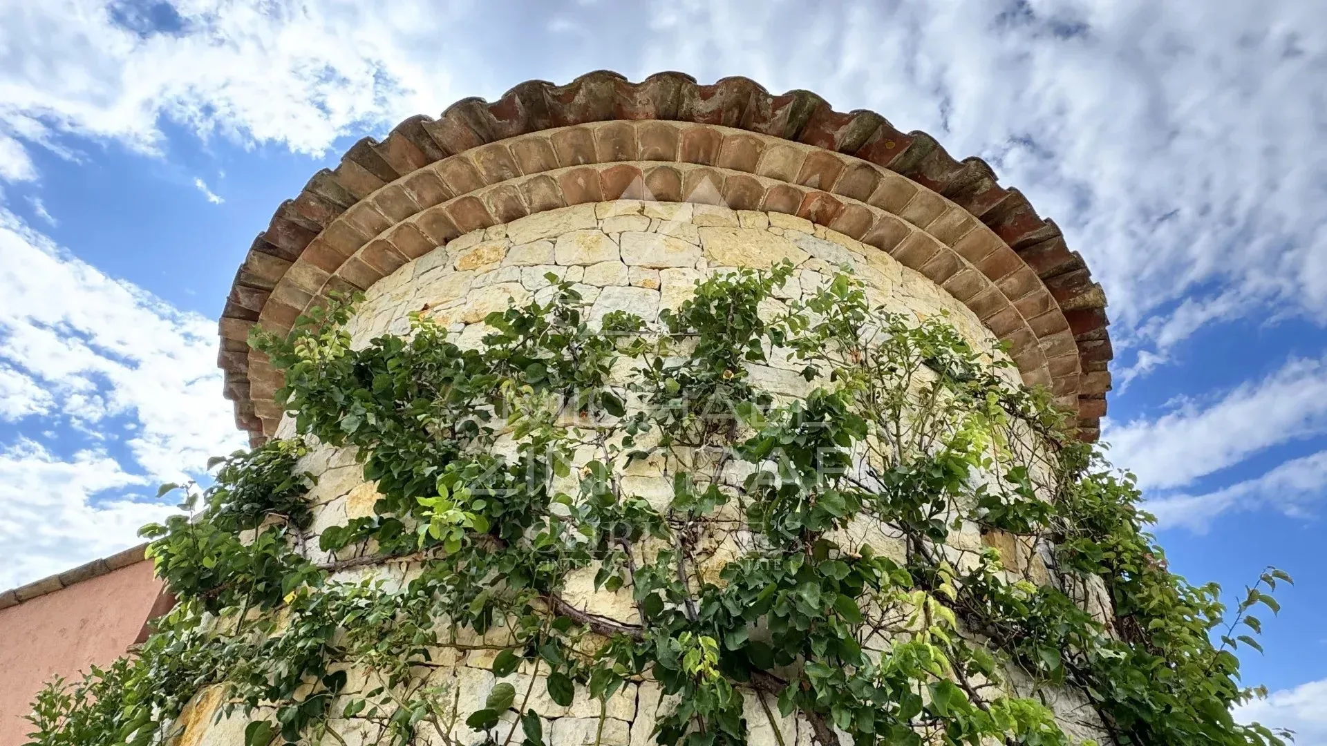 Villa avec piscine , arbres fruiters, oliviers  et vue dégagée - 11