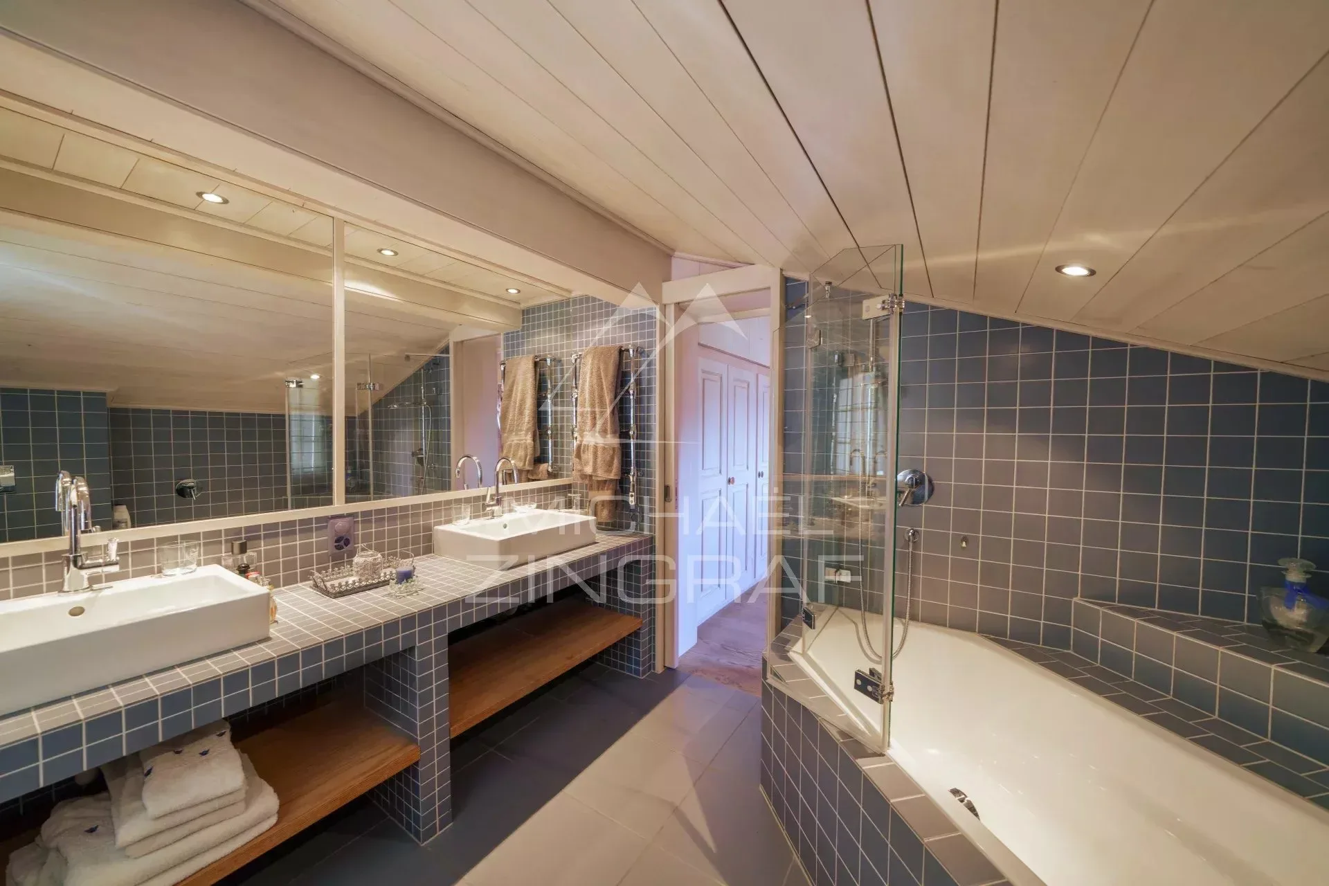 Découvrez ce penthouse exceptionnel idéalement situé en plein cœur de Gstaad. - 12
