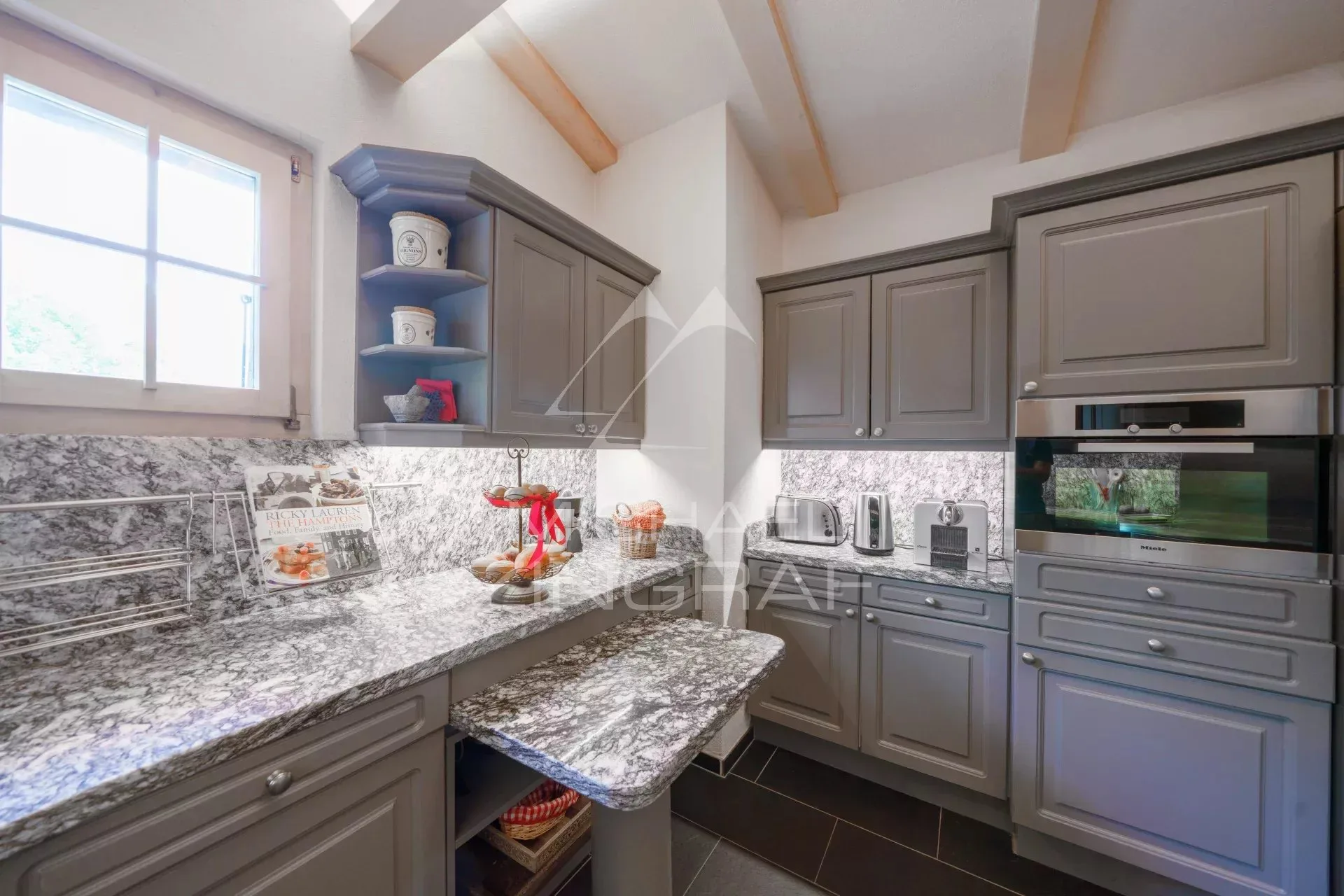 Découvrez ce penthouse exceptionnel idéalement situé en plein cœur de Gstaad. - 7