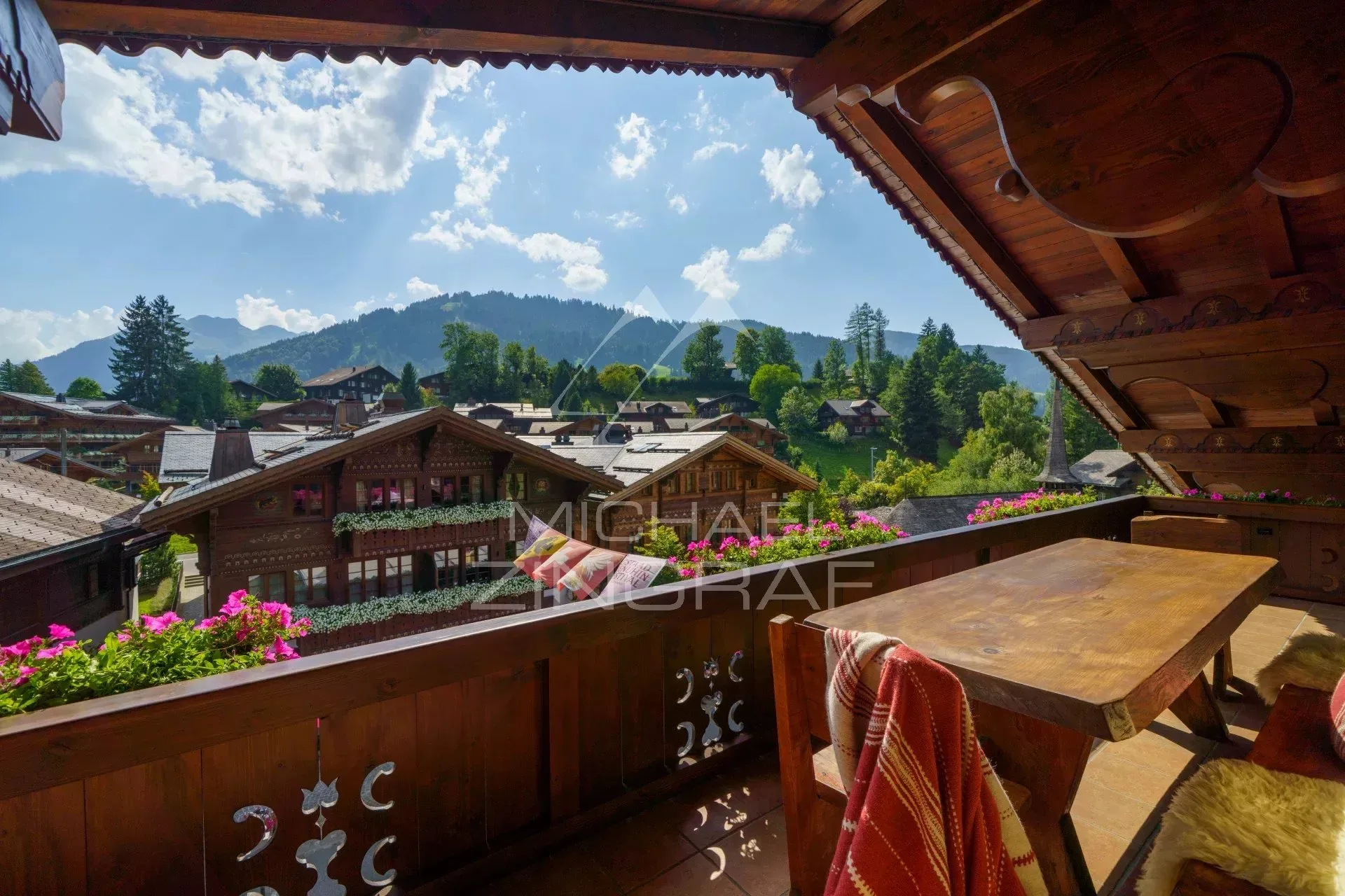 Découvrez ce penthouse exceptionnel idéalement situé en plein cœur de Gstaad. - 15