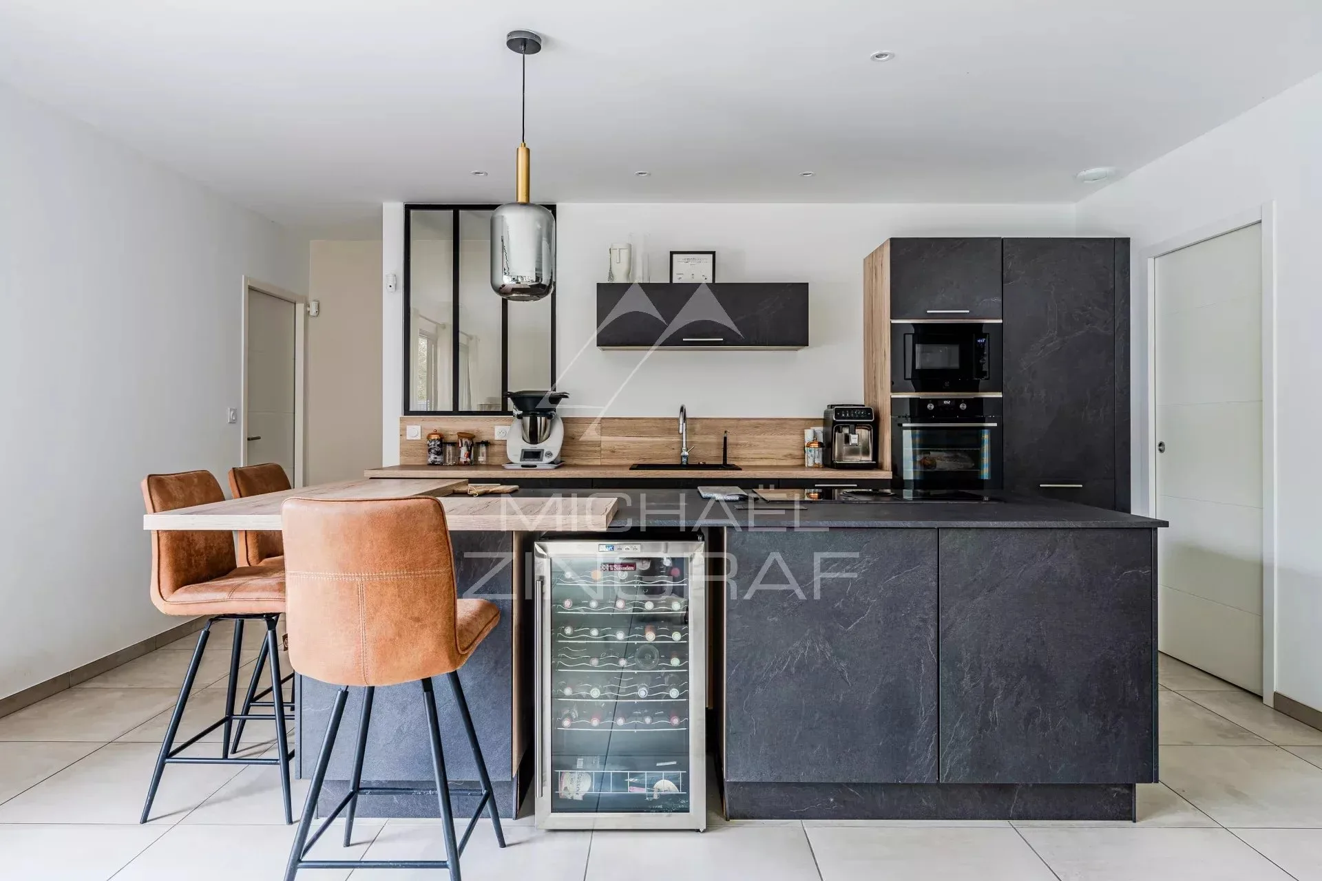 Quartier Chante-Cigale, une villa moderne prête à vivre - 2