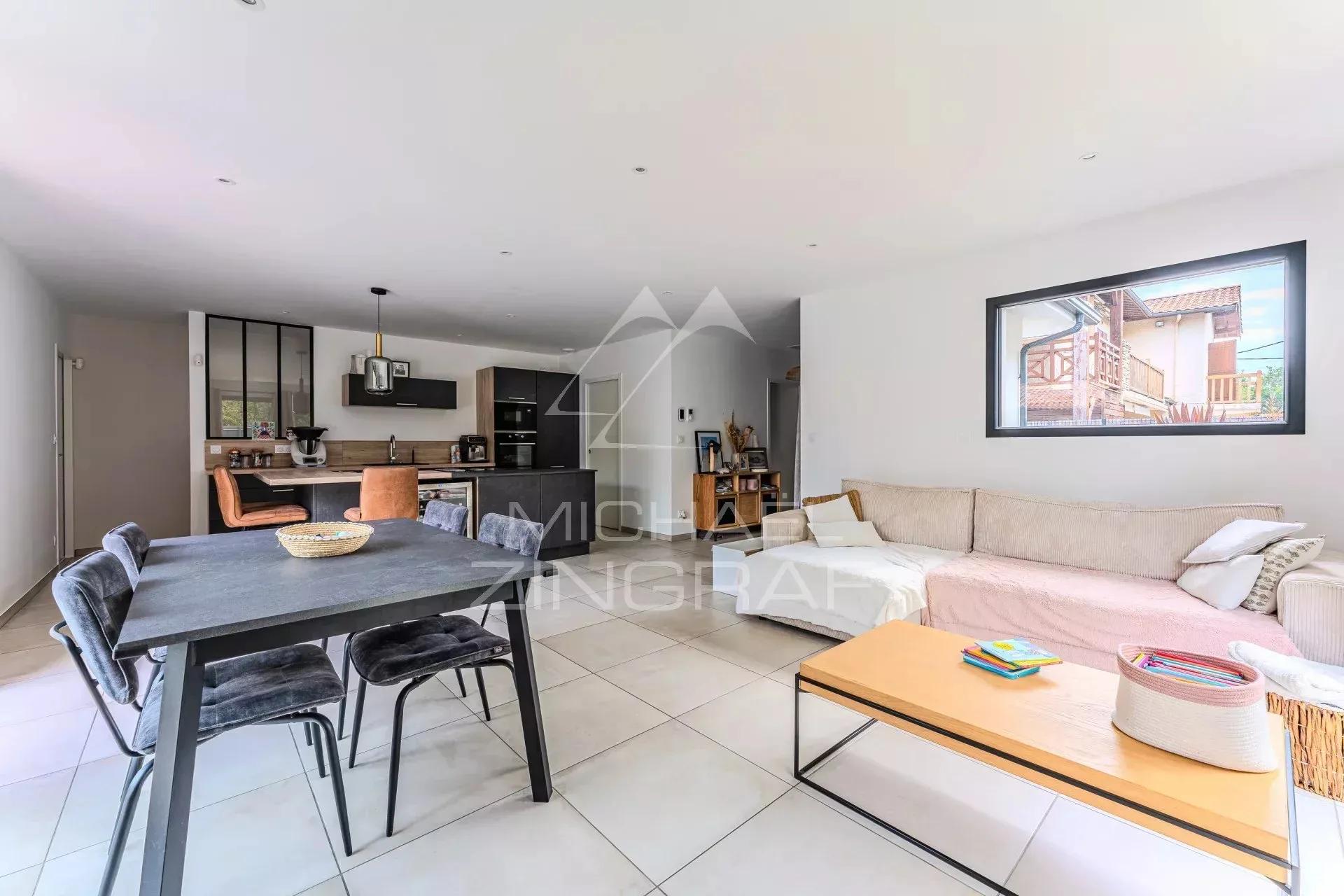 Quartier Chante-Cigale, une villa moderne prête à vivre - 5