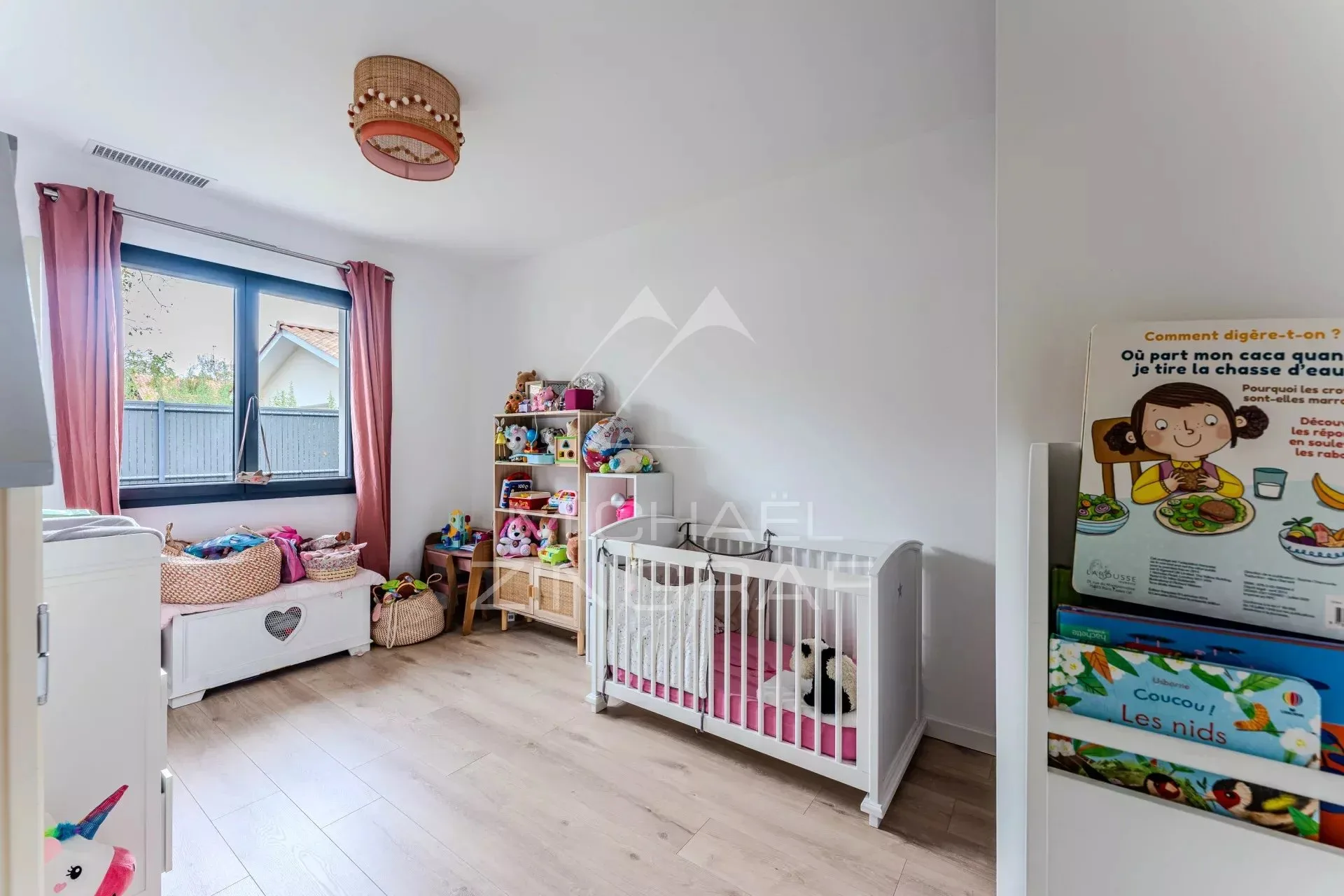 Quartier Chante-Cigale, une villa moderne prête à vivre - 10