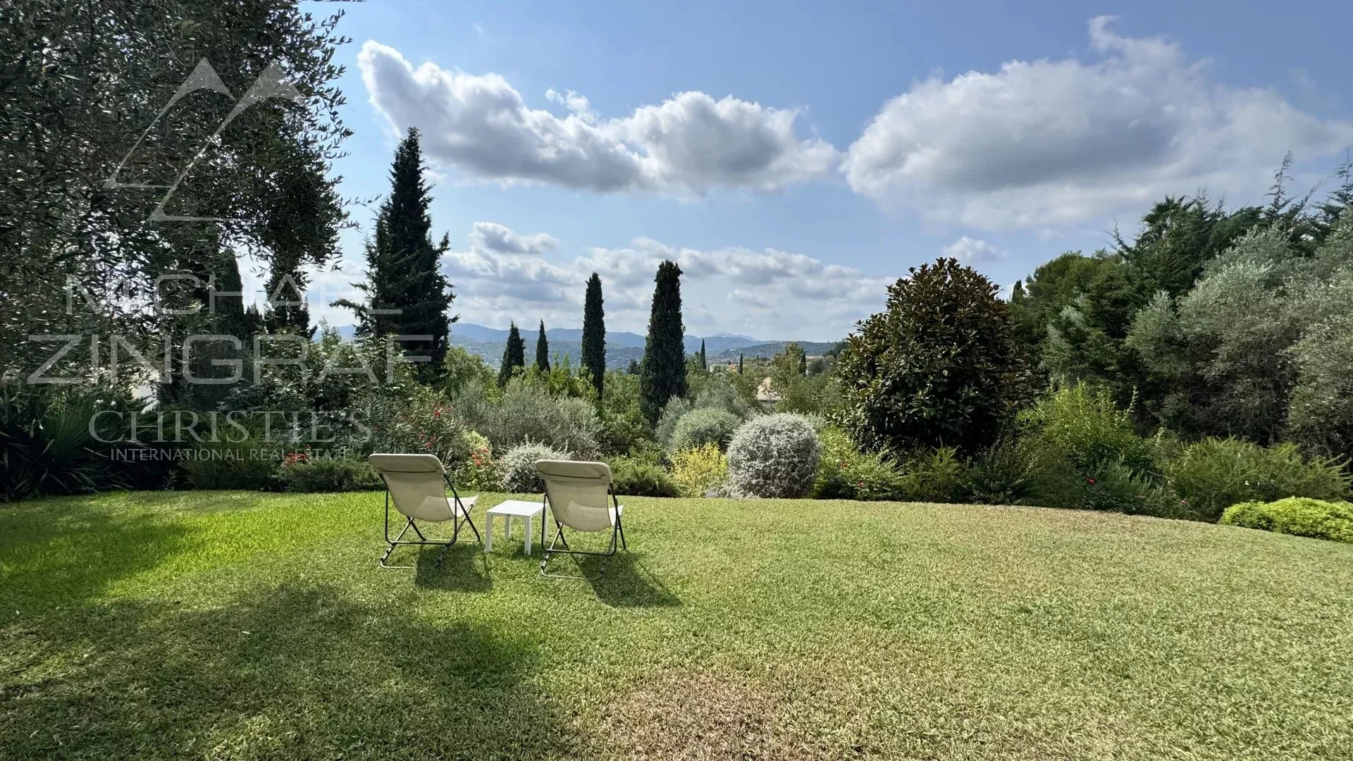 villa de charme avec vue dégagée et quatre suites - 5