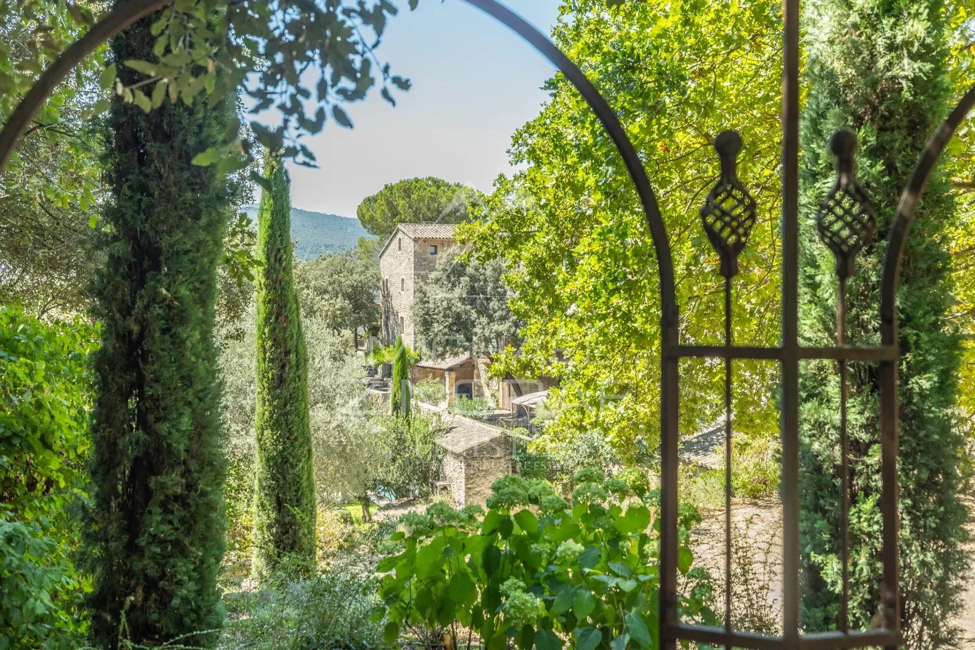 Exclusivité - Propriété unique au cœur du Luberon avec vues exceptionnelles - 3