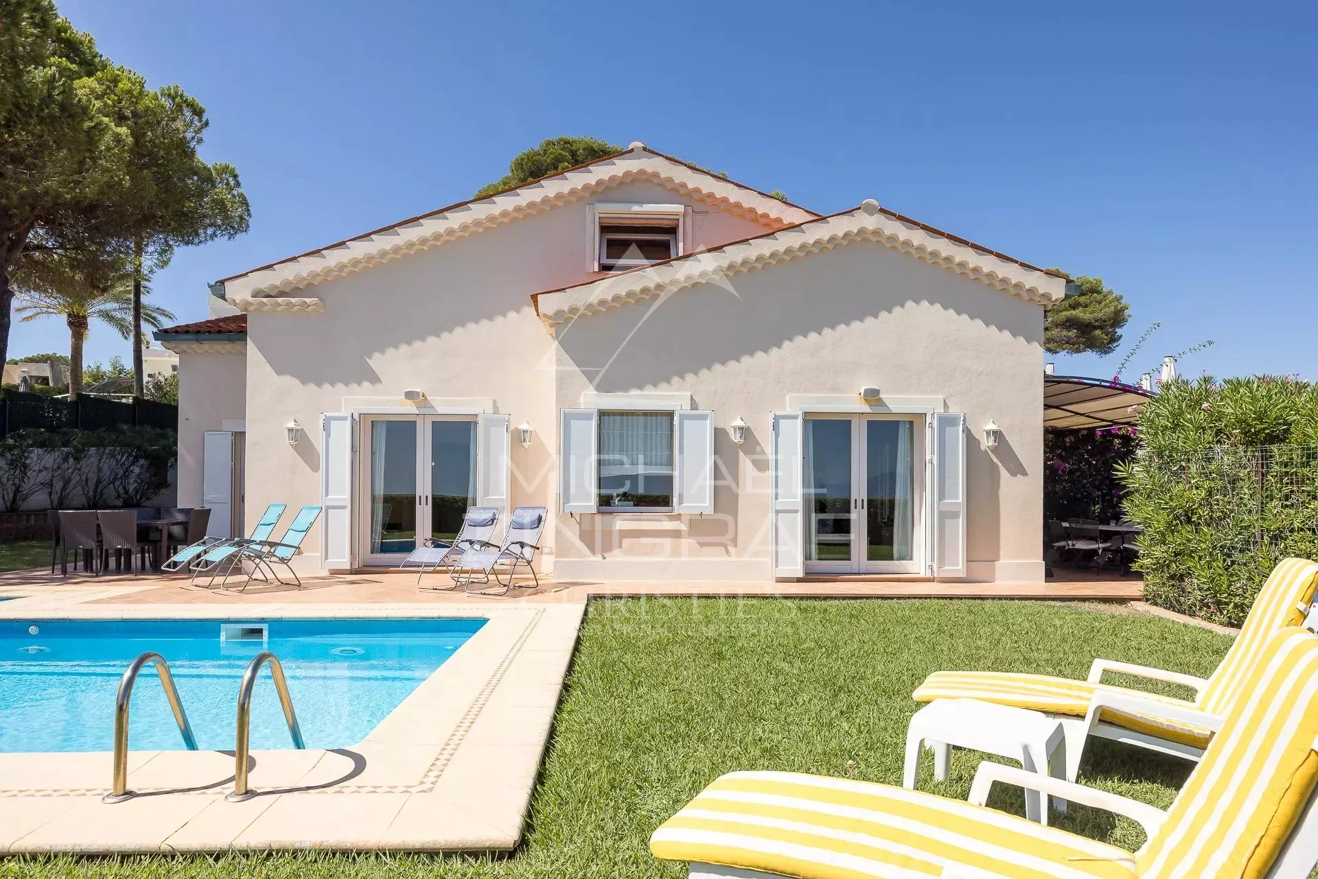 Exclusivité Cap d'antibes - Villa d’Exception en Première Ligne – Vue Panoramique Mer et Montagne à 180° - 17