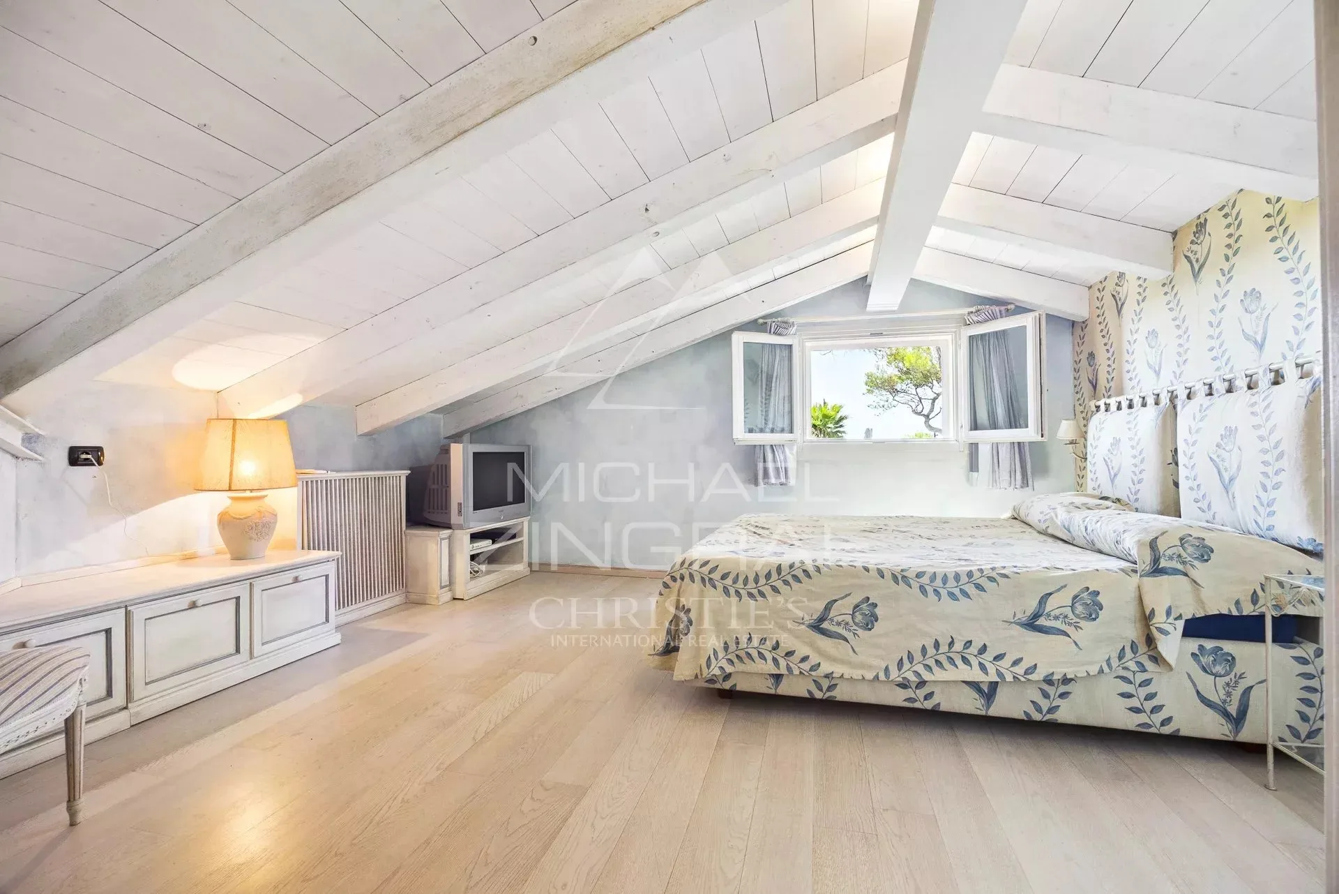 Exclusivité Cap d'antibes - Villa d’Exception en Première Ligne – Vue Panoramique Mer et Montagne à 180° - 12