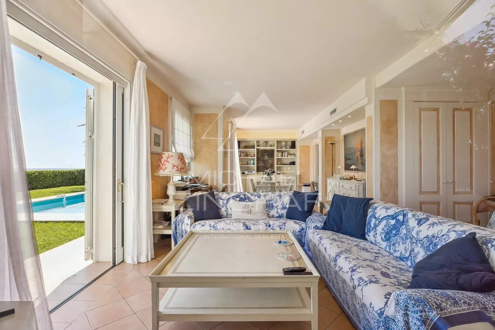Exclusivité Cap d'antibes - Villa d’Exception en Première Ligne – Vue Panoramique Mer et Montagne à 180° - 36