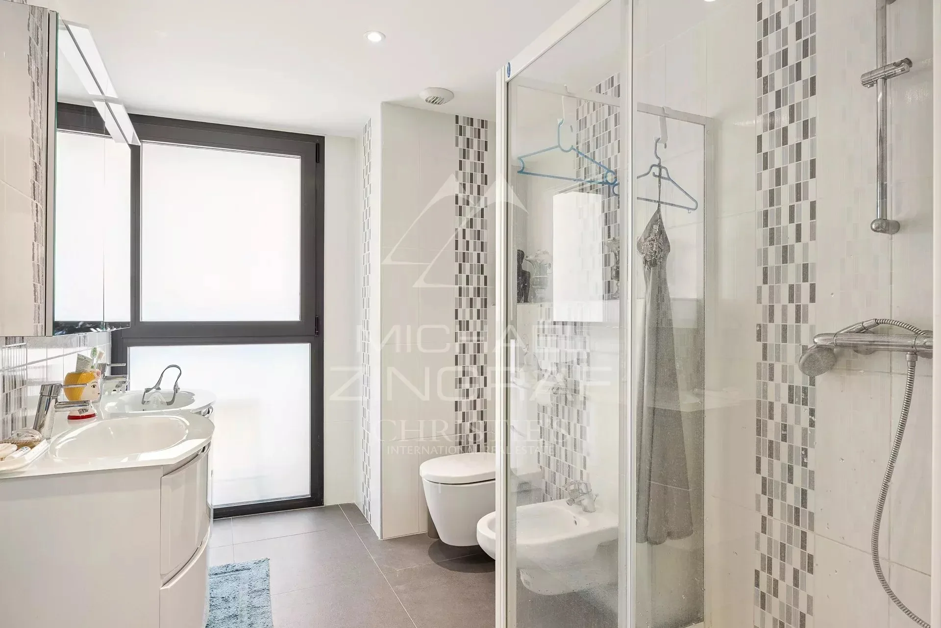 Juan-les-Pins – Bord de mer – Appartement d’exception 129,69 m² - 8