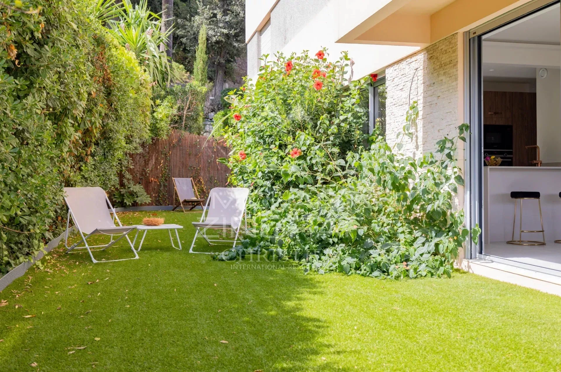 VILLEFRANCHE SUR MER - GROSSE 3-ZIMMER-WOHNUNG IM GARTENGESCHOSS - 10
