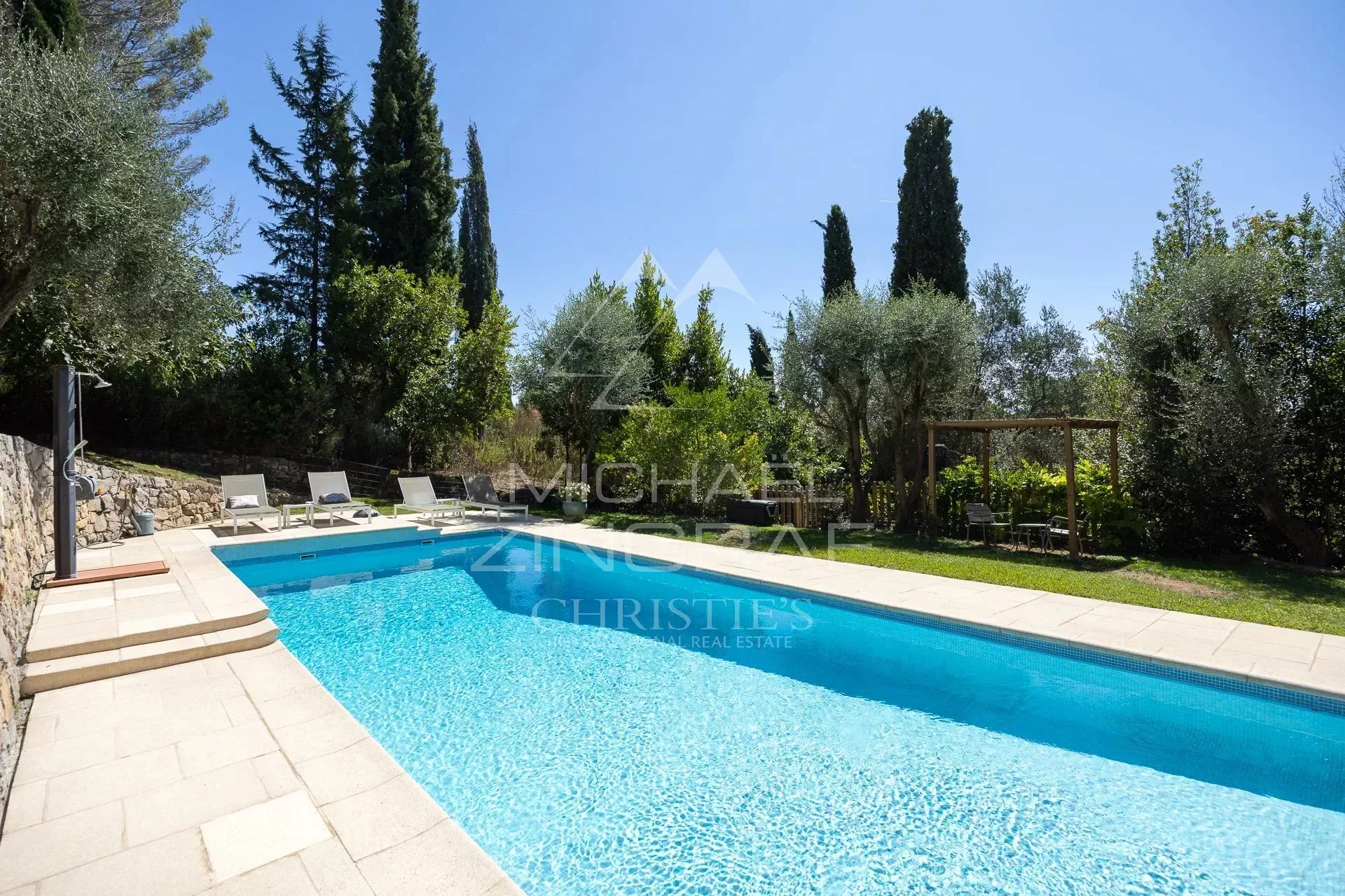villa de charme avec vue dégagée et quatre suites - 4