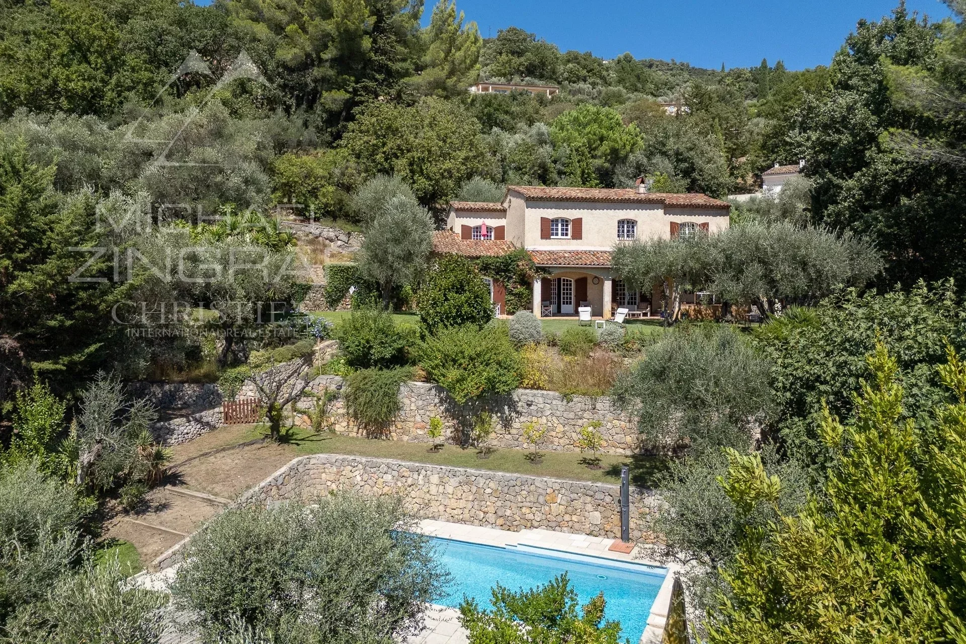 villa de charme avec vue dégagée et quatre suites - 3