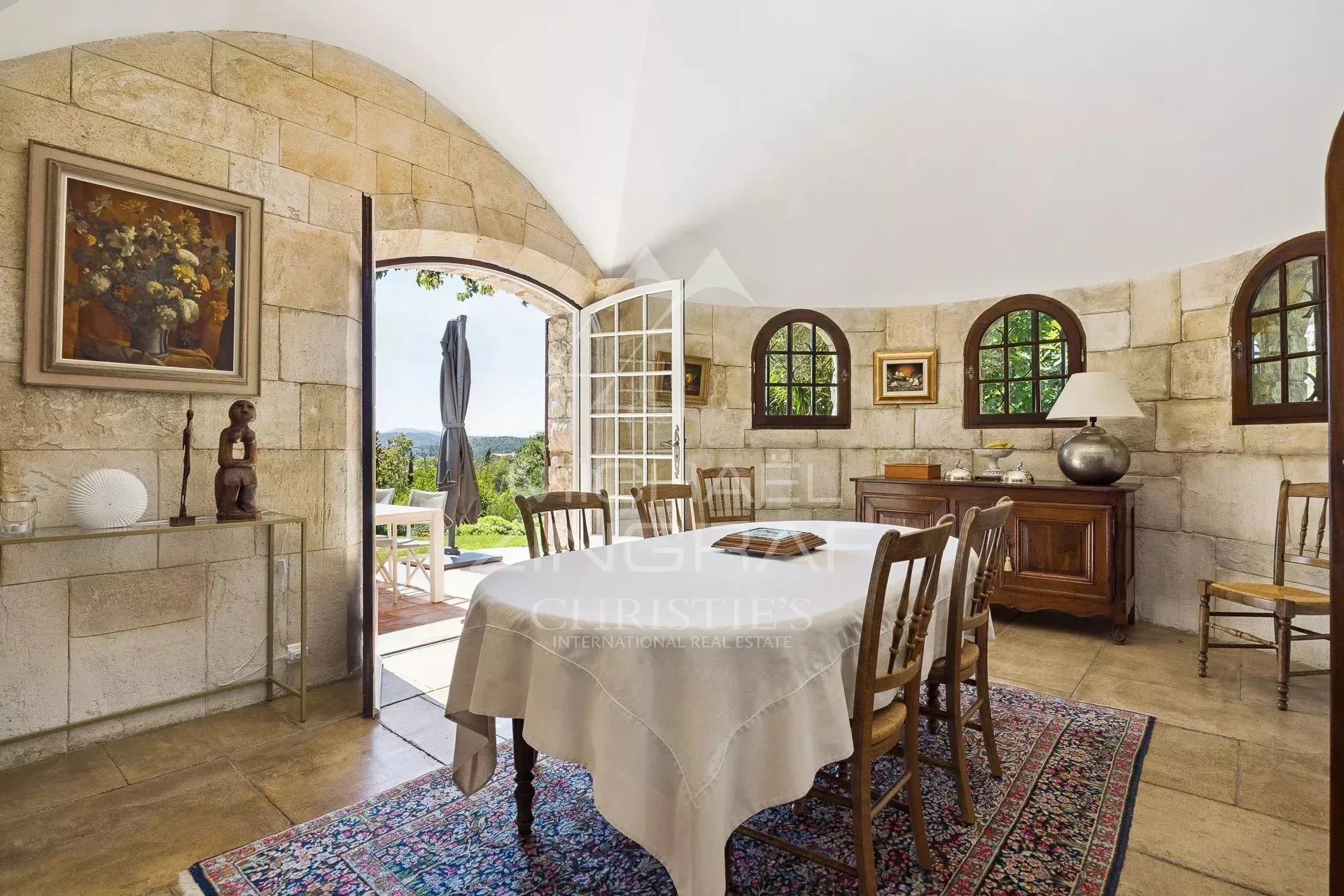 villa de charme avec vue dégagée et quatre suites - 10