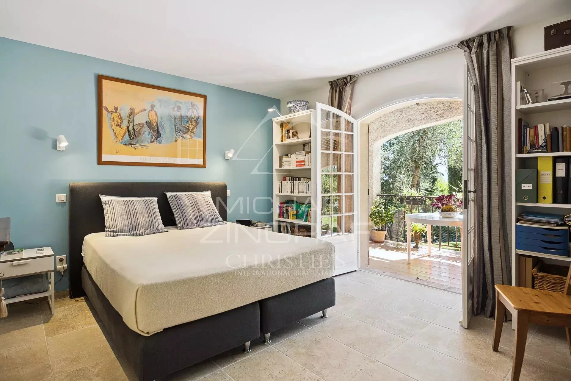 villa de charme avec vue dégagée et quatre suites - 12