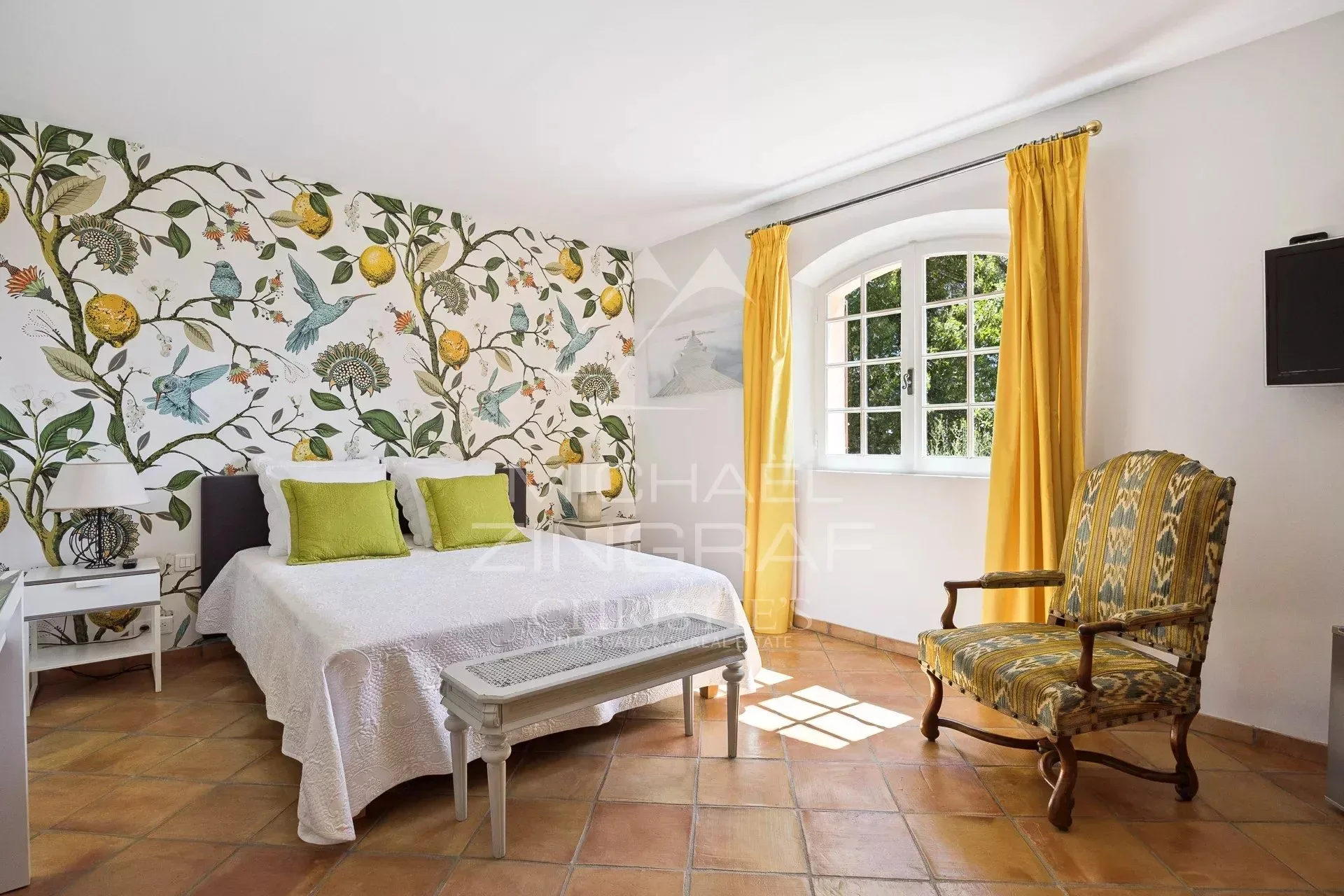 villa de charme avec vue dégagée et quatre suites - 10