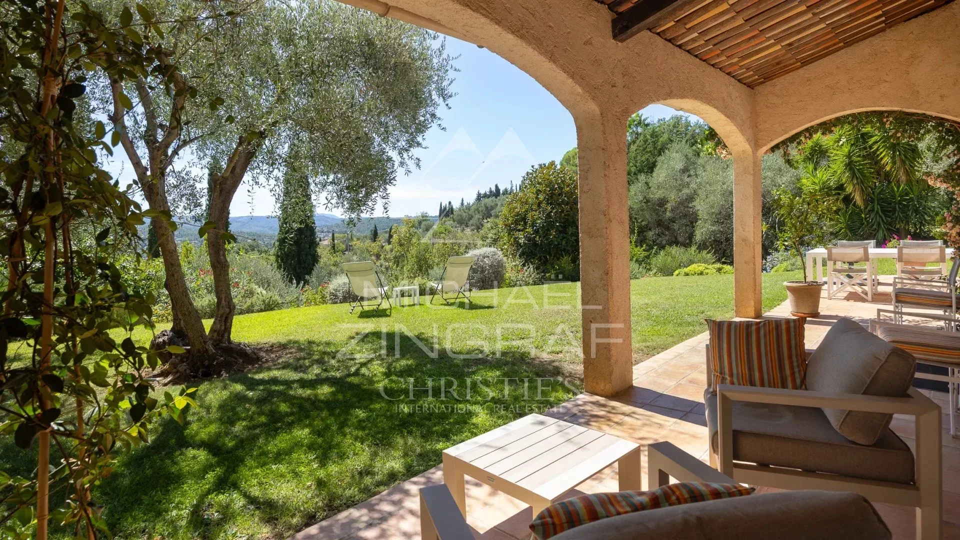 villa de charme avec vue dégagée et quatre suites - 2