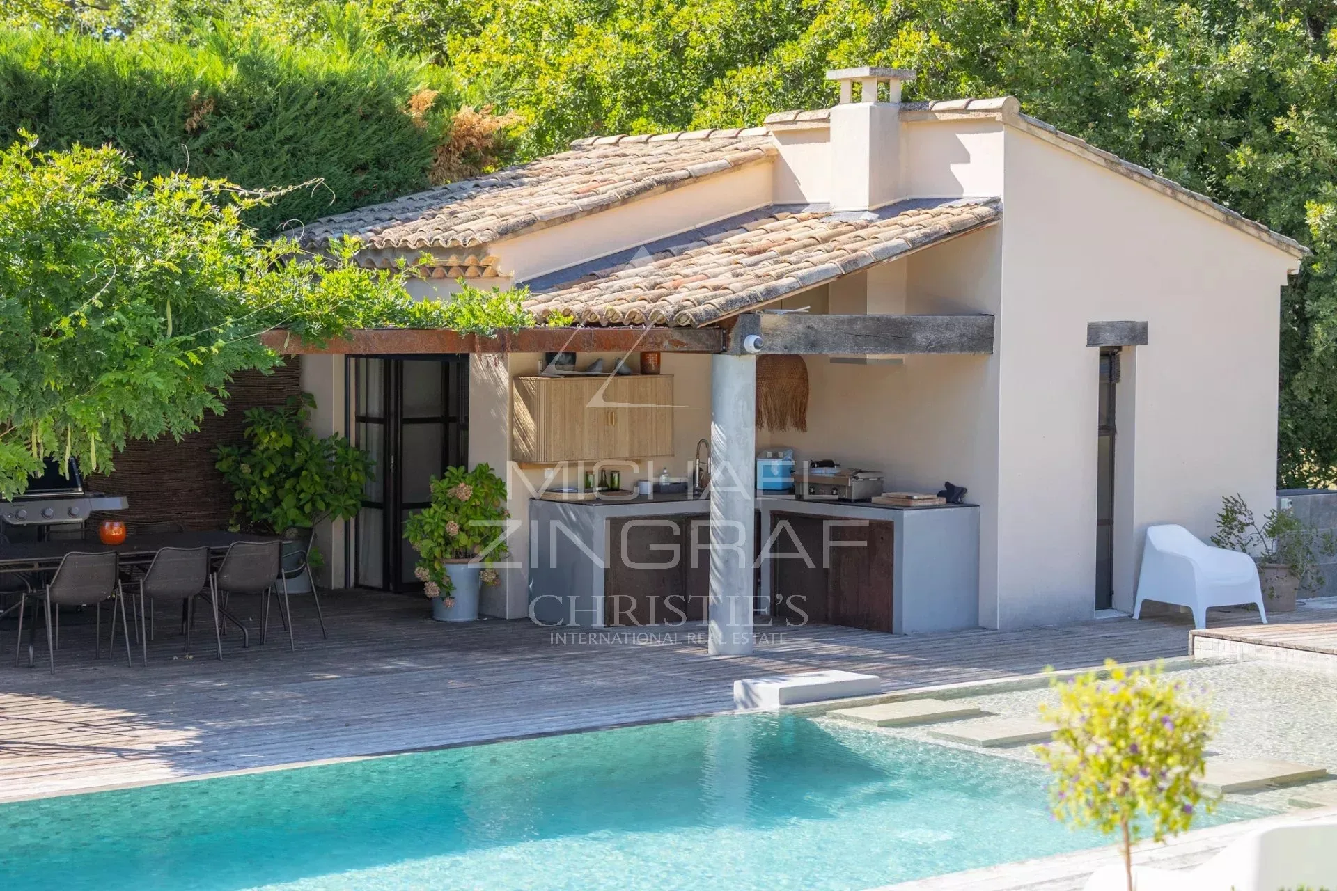 Entre tradition et contemporain, superbe maison en pierre de plain-pied avec piscine et vue sur le Luberon. Vendue entièrement meublée. - 6