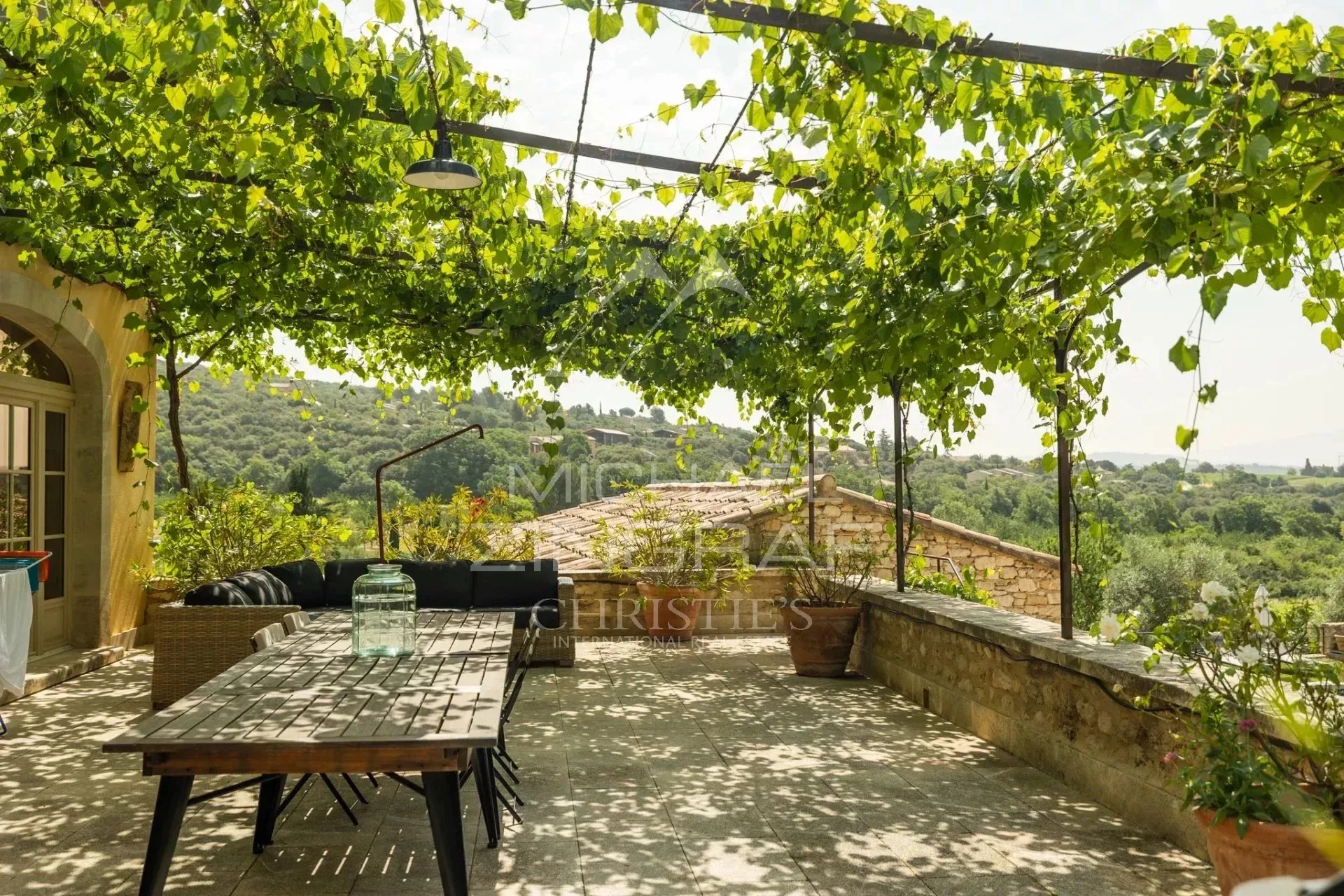 Saint-Saturnin d'Apt – Propriété de charme avec vues panoramiques, chambres d'hôtes et gîtes à 10 mn à pied du village. - 2