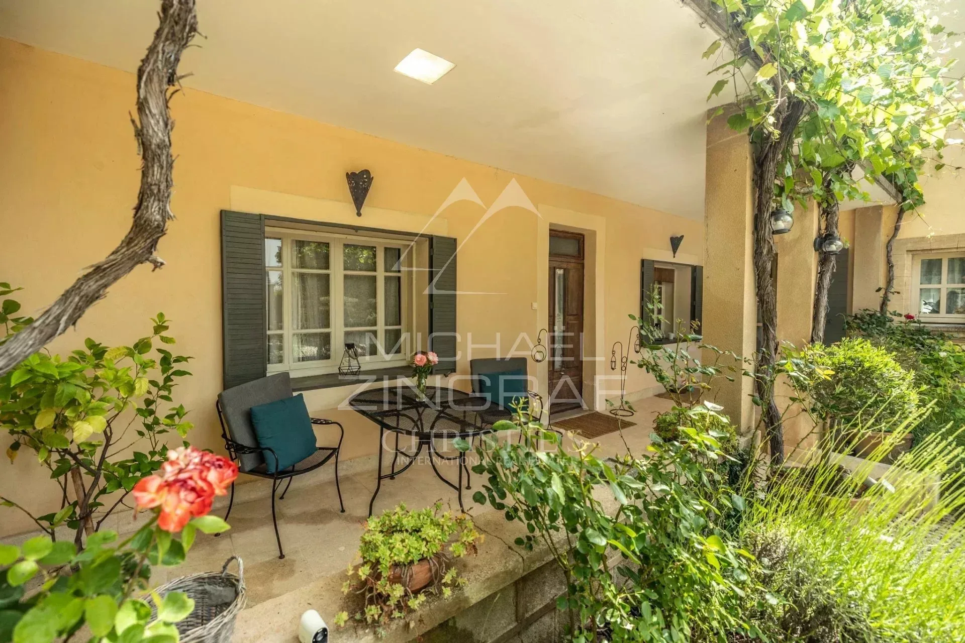 Saint-Saturnin d'Apt – Propriété de charme avec vues panoramiques, chambres d'hôtes et gîtes à 10 mn à pied du village. - 10