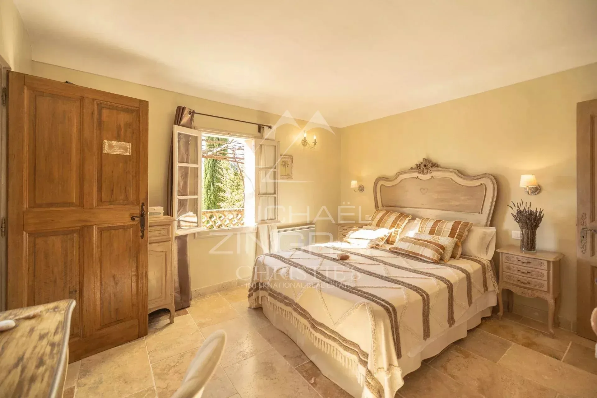 Saint-Saturnin d'Apt – Propriété de charme avec vues panoramiques, chambres d'hôtes et gîtes à 10 mn à pied du village. - 9