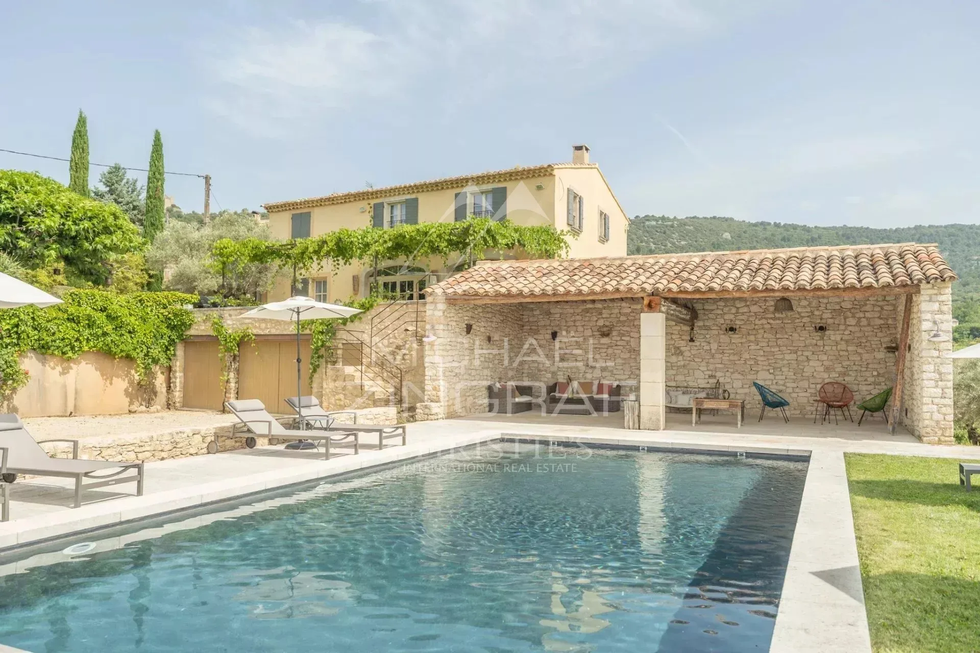 Saint-Saturnin d'Apt – Propriété de charme avec vues panoramiques, chambres d'hôtes et gîtes à 10 mn à pied du village. - 13