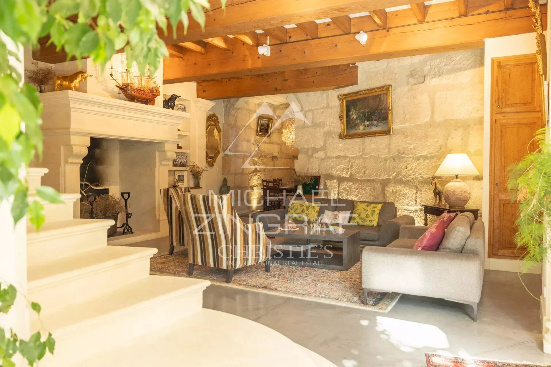 L’exception au cœur du village : maison de caractère avec terrasse et piscine - 6