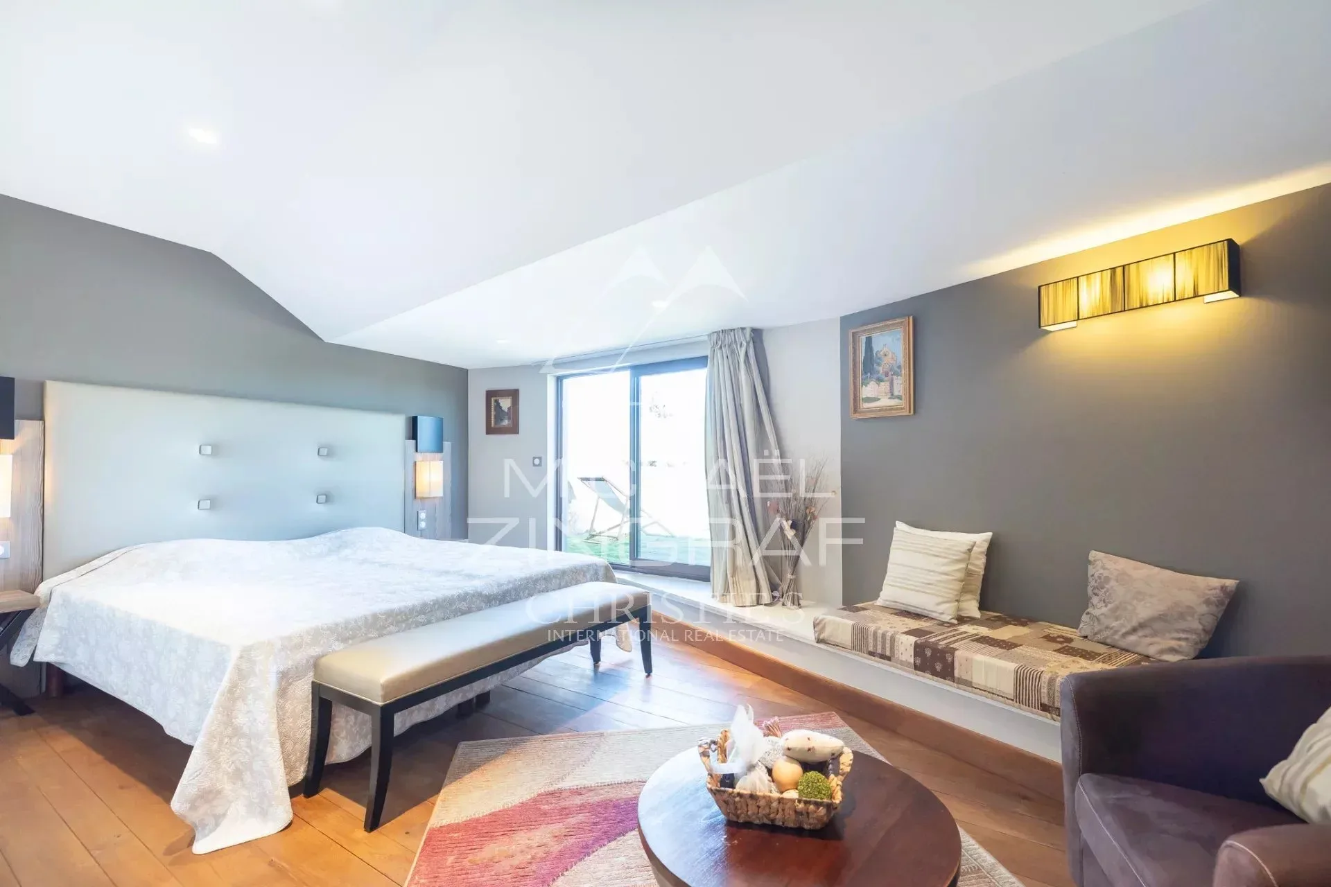 L’exception au cœur du village : maison de caractère avec terrasse et piscine - 12