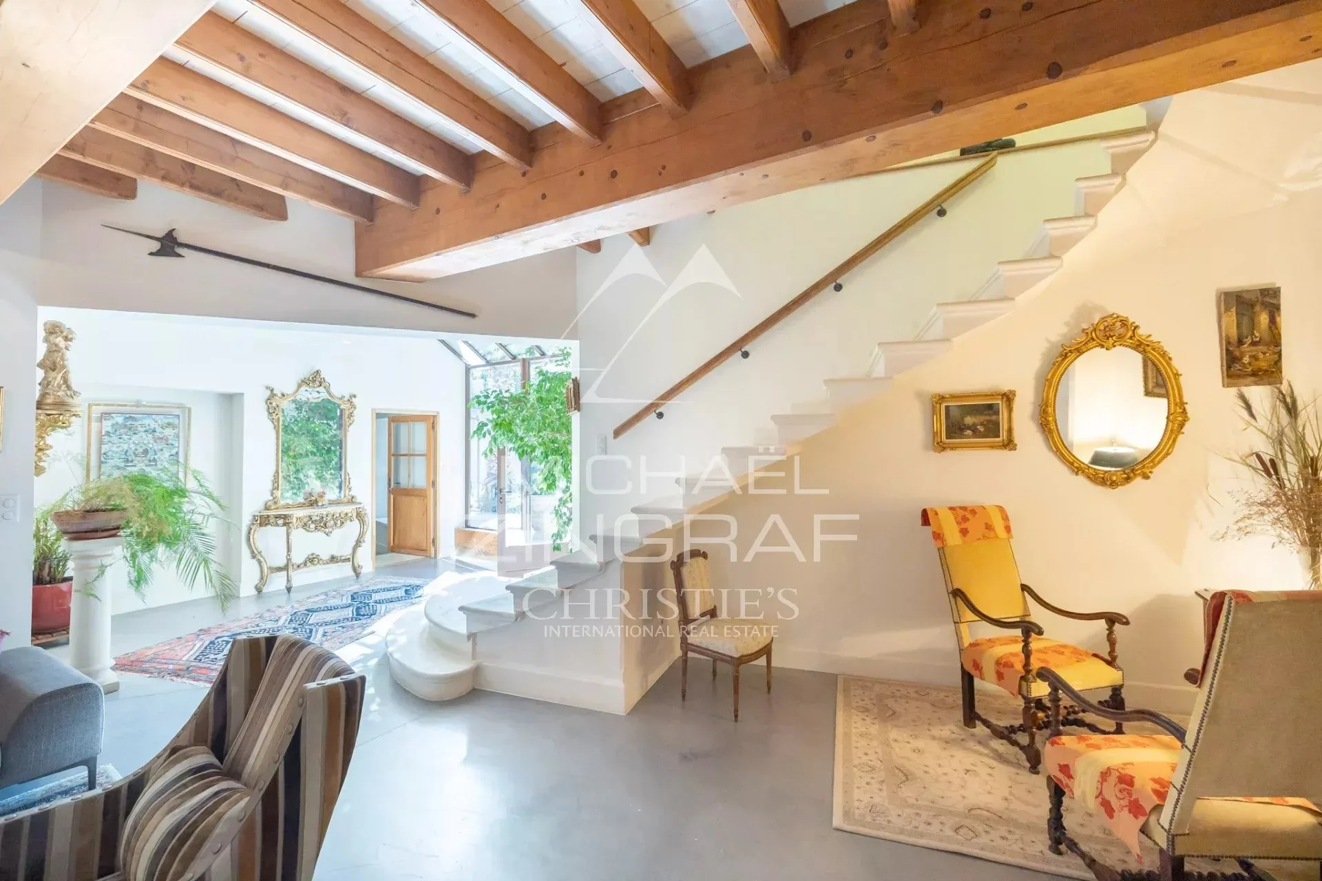 L’exception au cœur du village : maison de caractère avec terrasse et piscine - 7