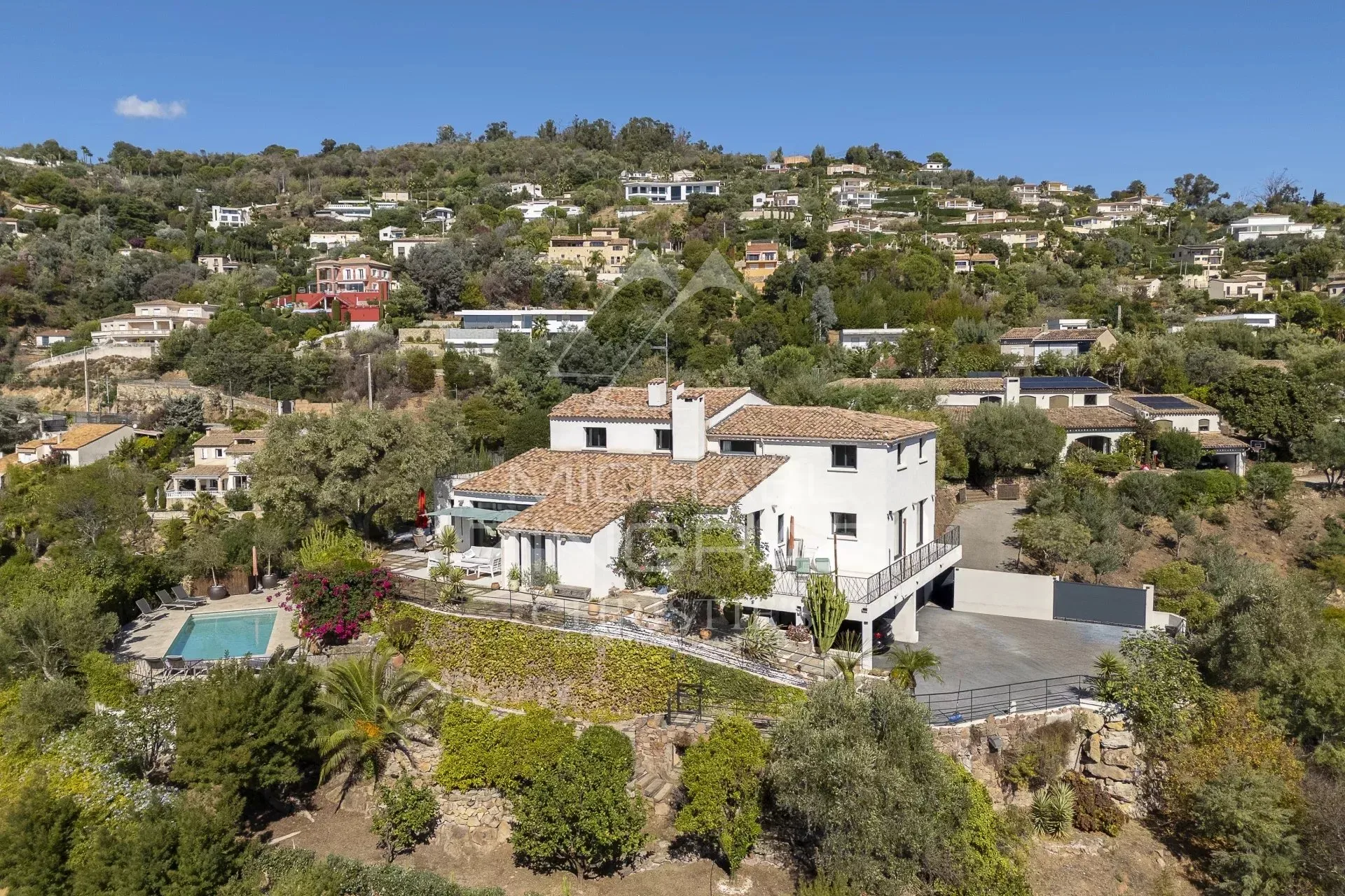 EXCLUSIVITÉ - Mandelieu-la-Napoule - Villa  Rénovée - Proche Cannes - 2