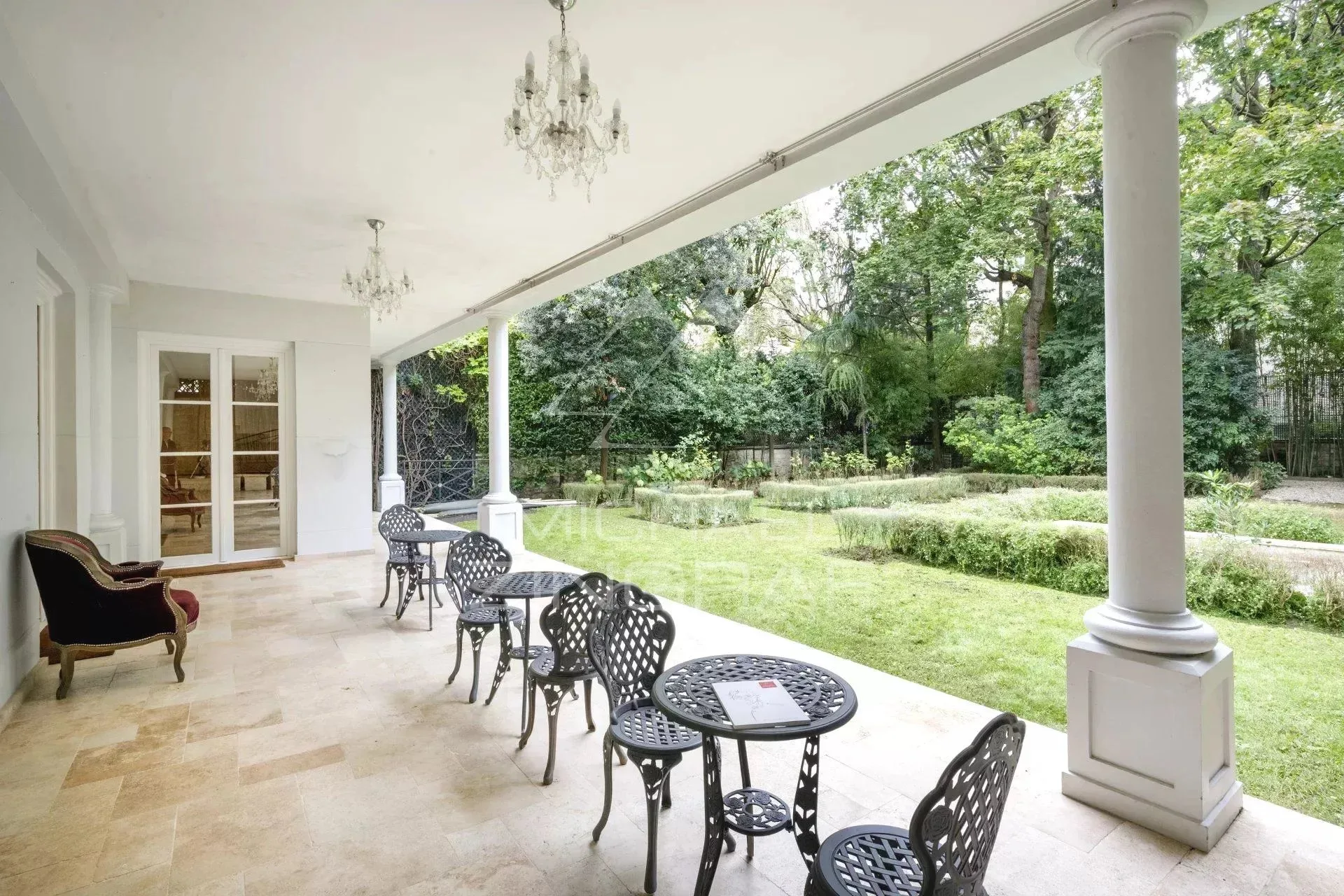 A vendre - Hotel Particulier - Jardin - Piscine - 3