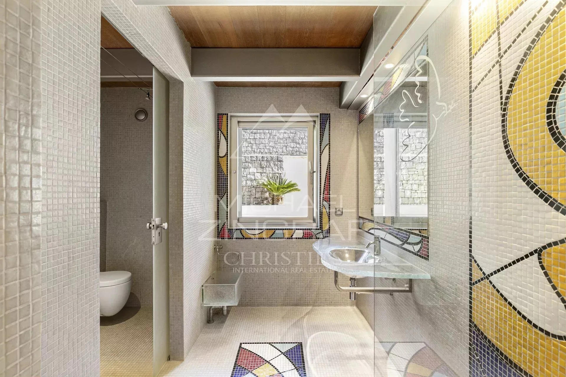 Biot : Propriété unique de plus de 1 300m² avec vue mer - 15