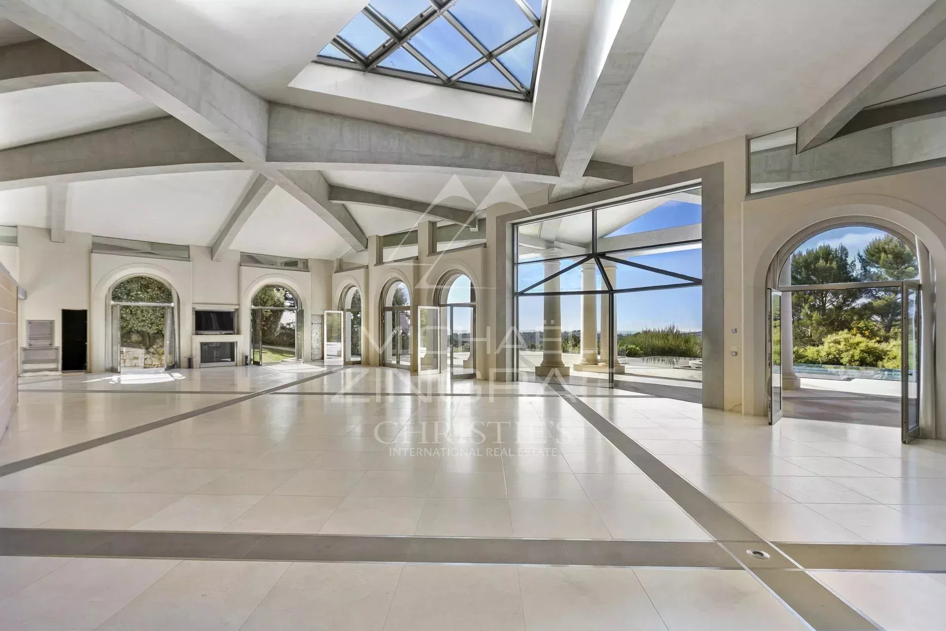 Biot : Propriété unique de plus de 1 300m² avec vue mer - 7