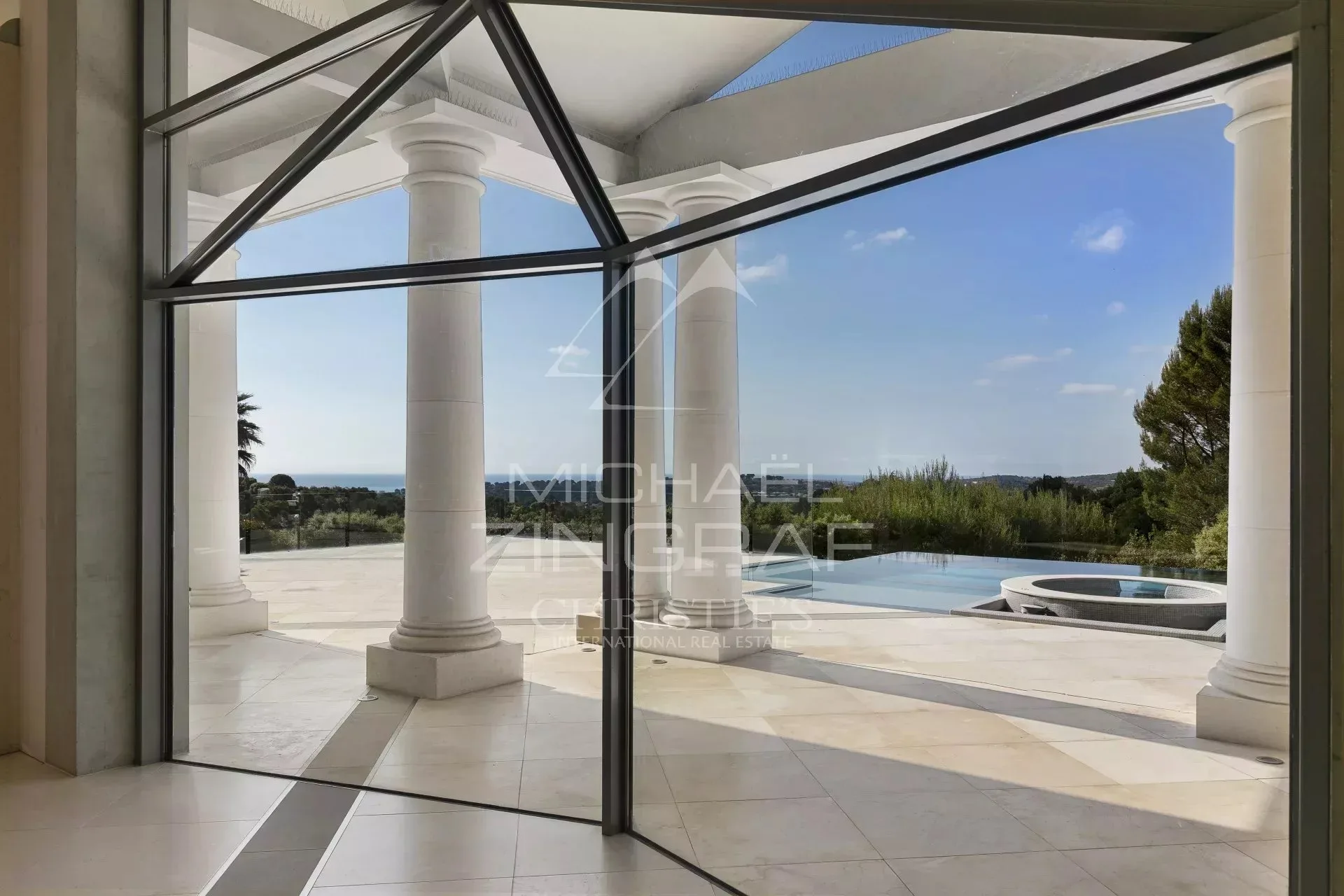 Biot : Propriété unique de plus de 1 300m² avec vue mer - 10