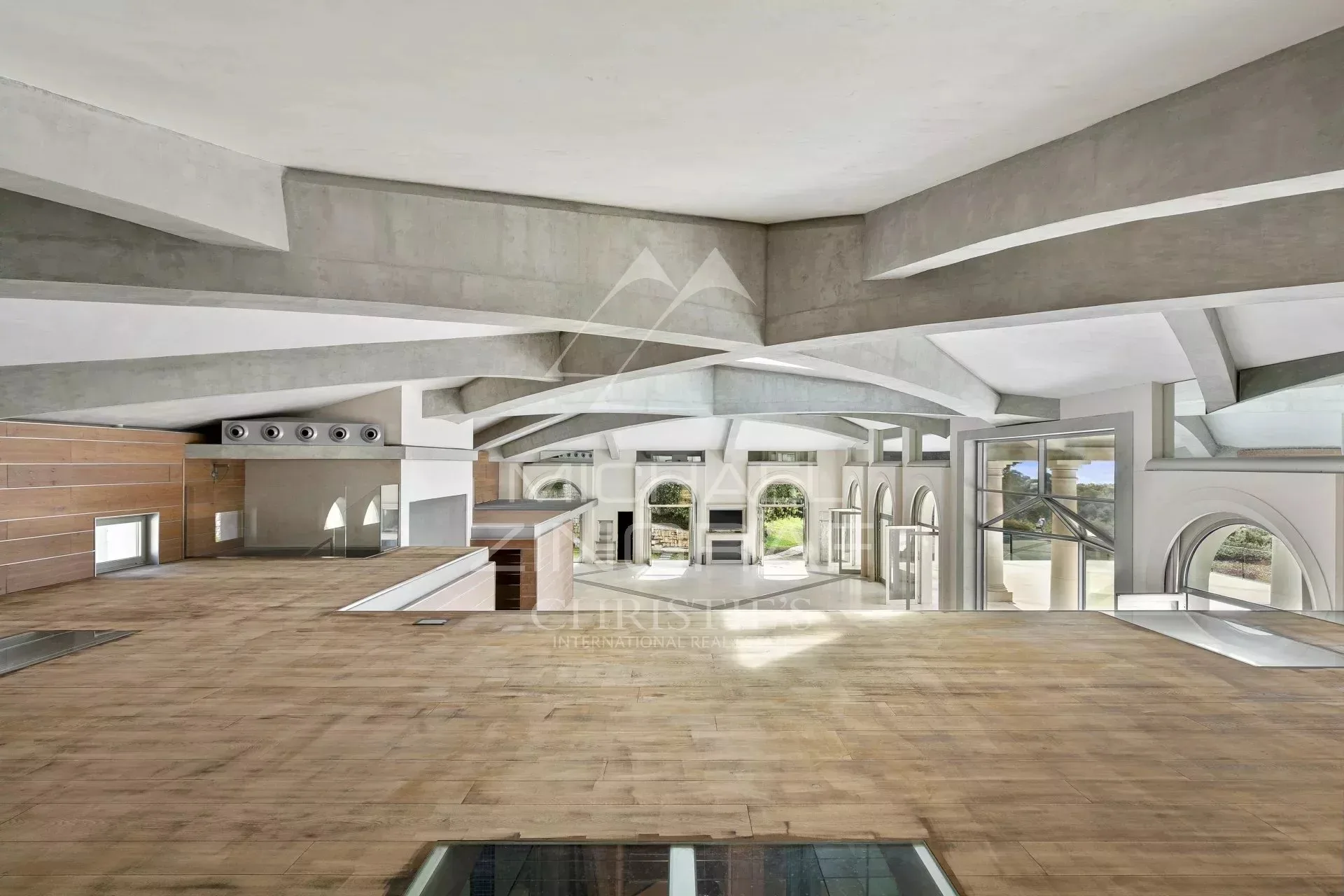 Biot : Propriété unique de plus de 1 300m² avec vue mer - 11