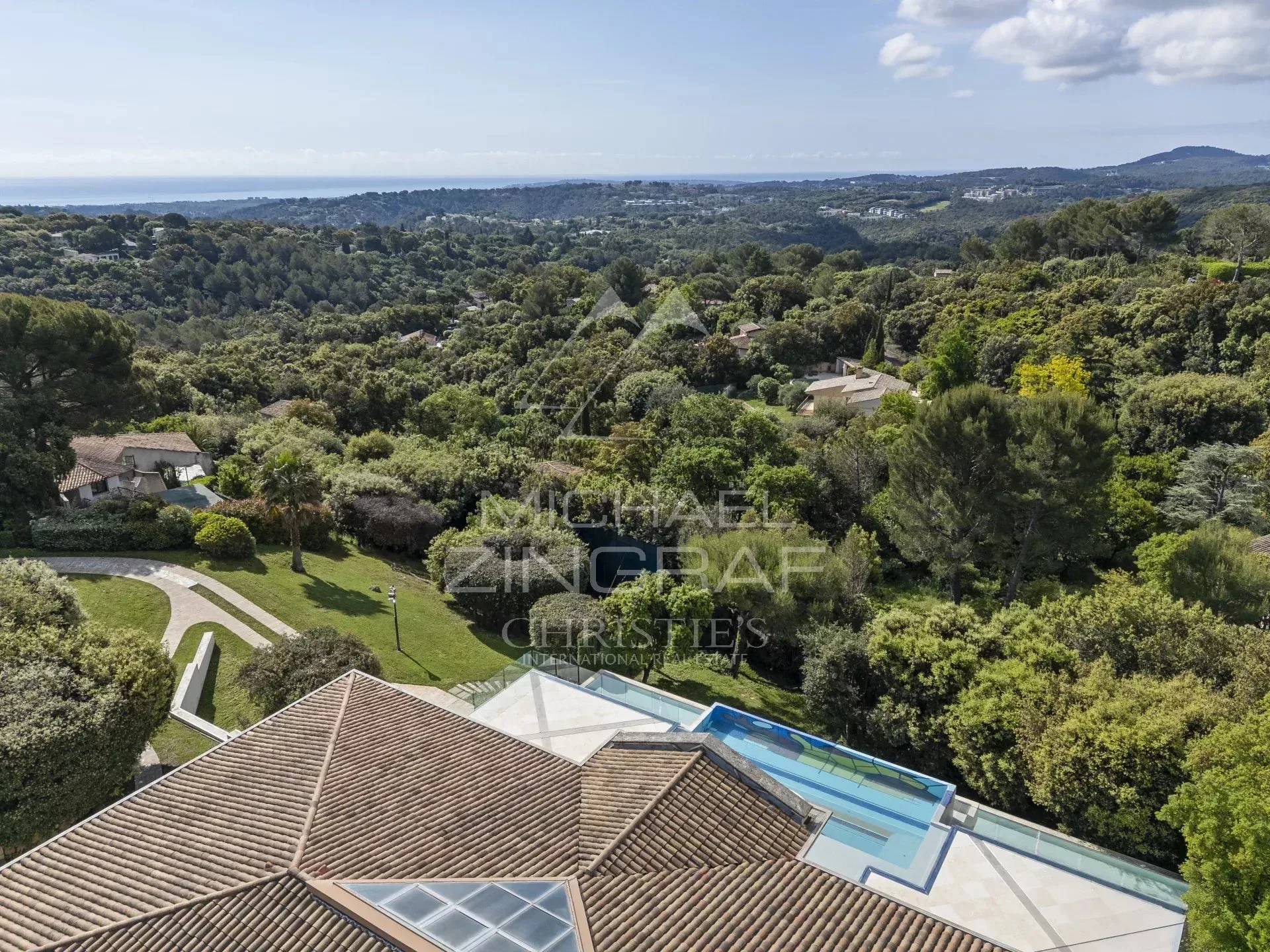 Biot : Propriété unique de plus de 1 300m² avec vue mer - 18