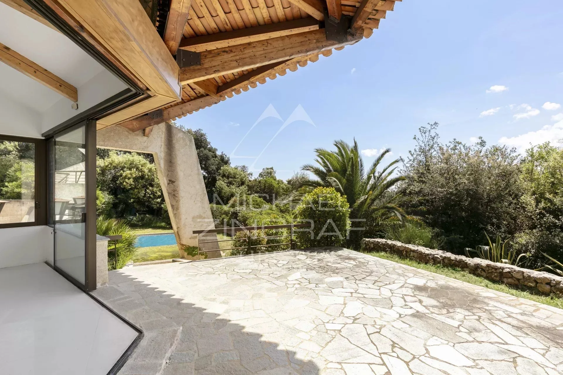 Biot : Charmante villa à rénover avec vue dégagée - 3