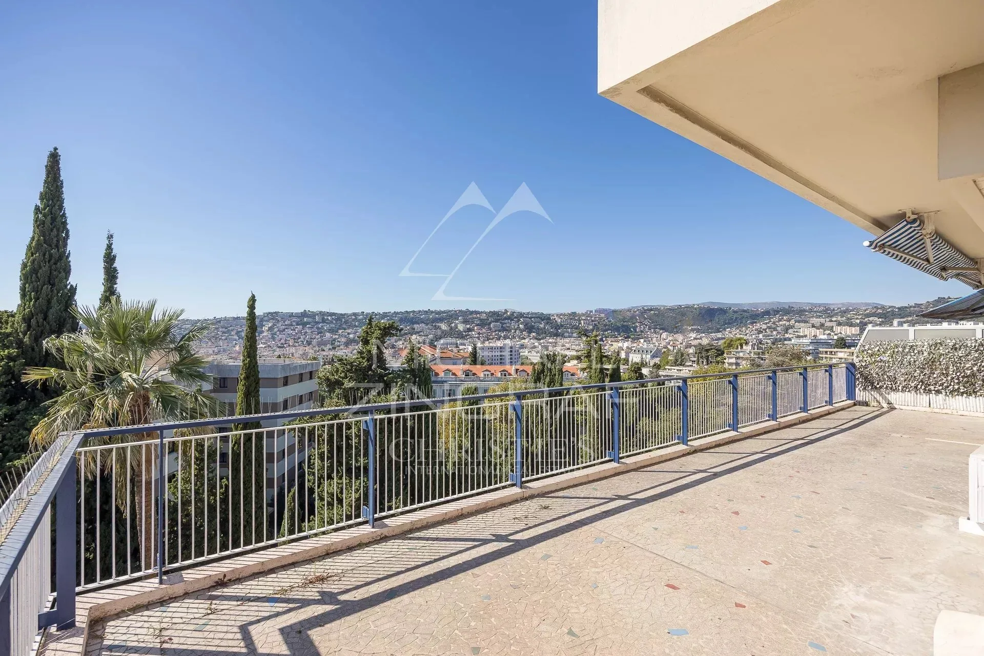 Dernier étage avec terrasse et vue mer panoramique - 11