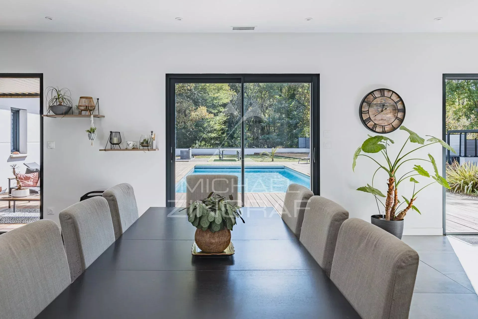 Villa et maison d’amis sur 2 300 m² de terrain - 10
