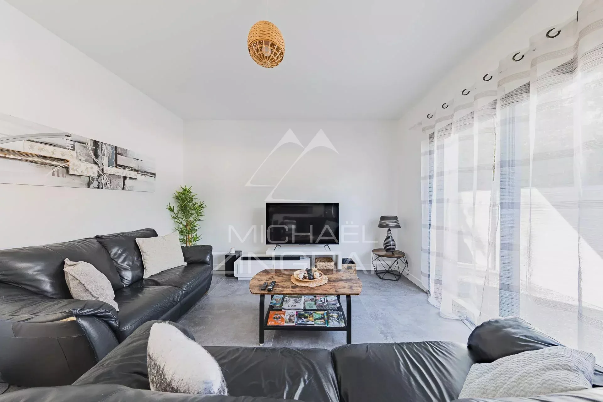 Villa et maison d’amis sur 2 300 m² de terrain - 18