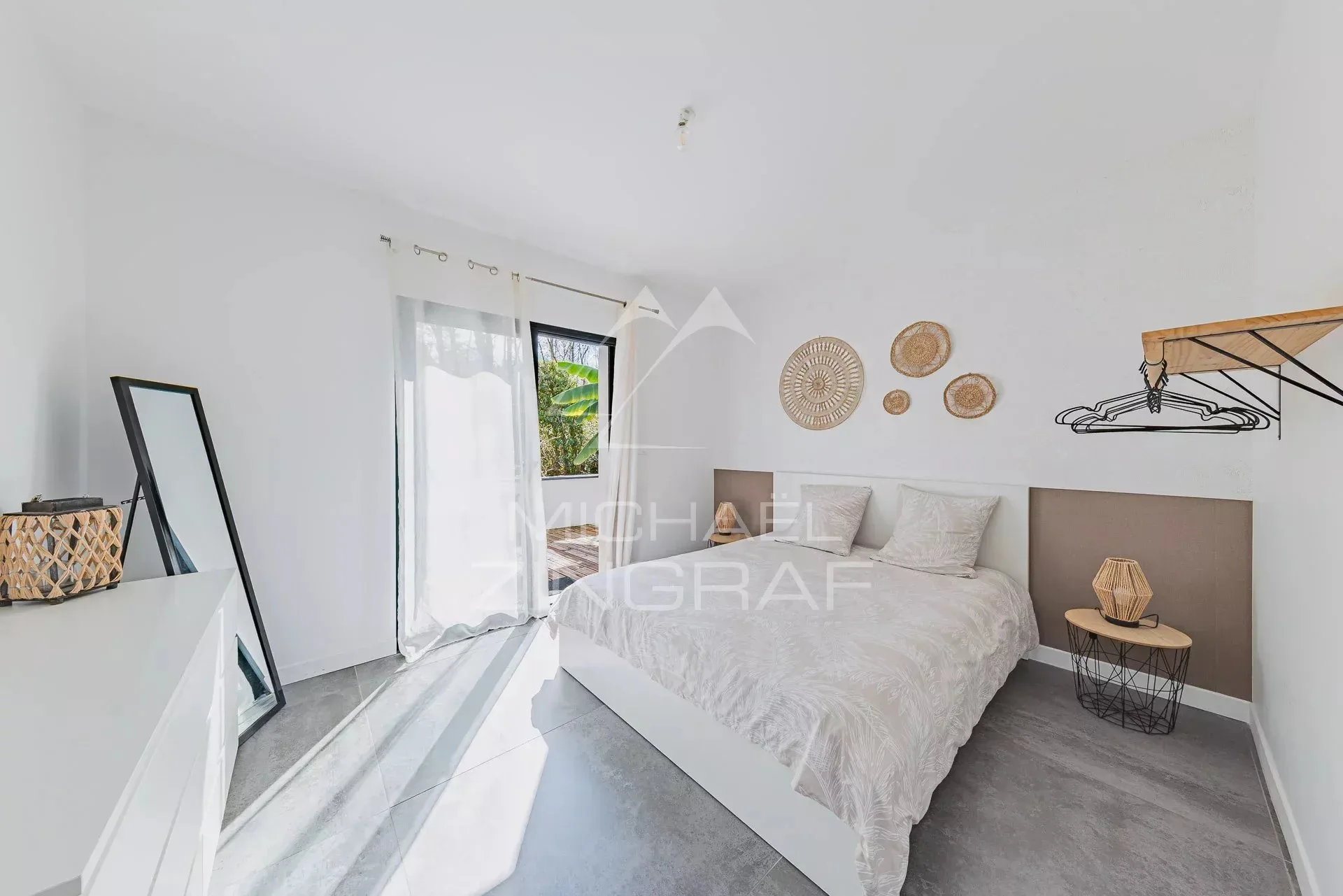 Villa et maison d’amis sur 2 300 m² de terrain - 12