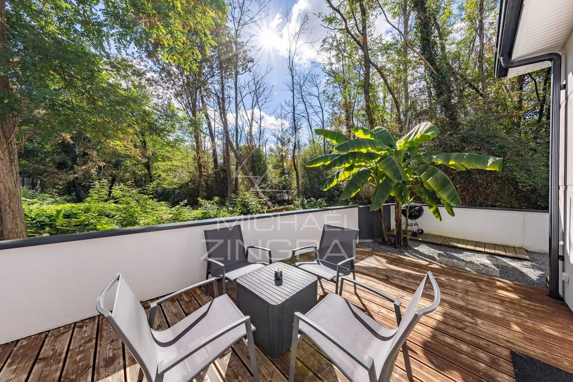 Villa et maison d’amis sur 2 300 m² de terrain - 16