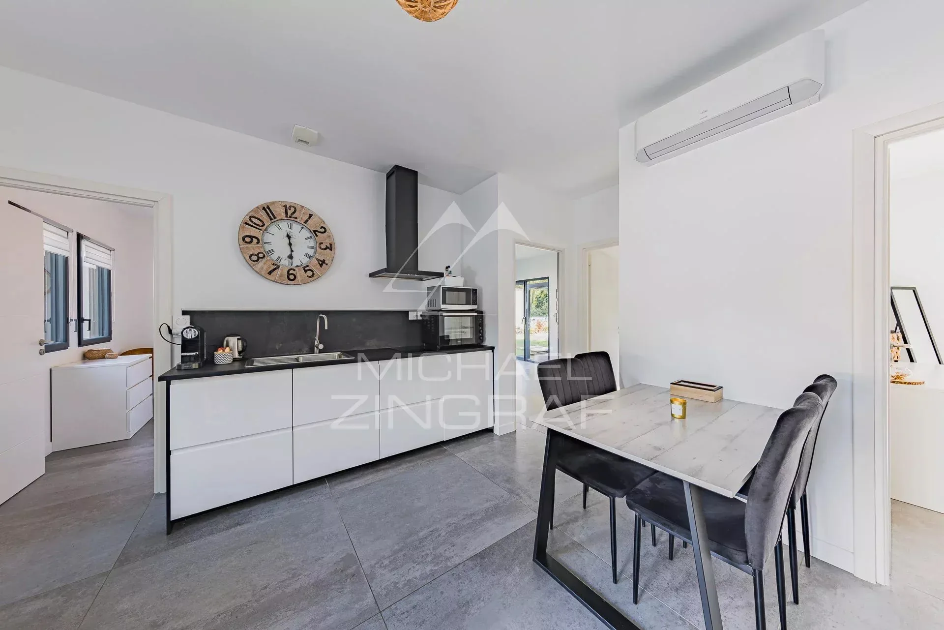 Villa et maison d’amis sur 2 300 m² de terrain - 19