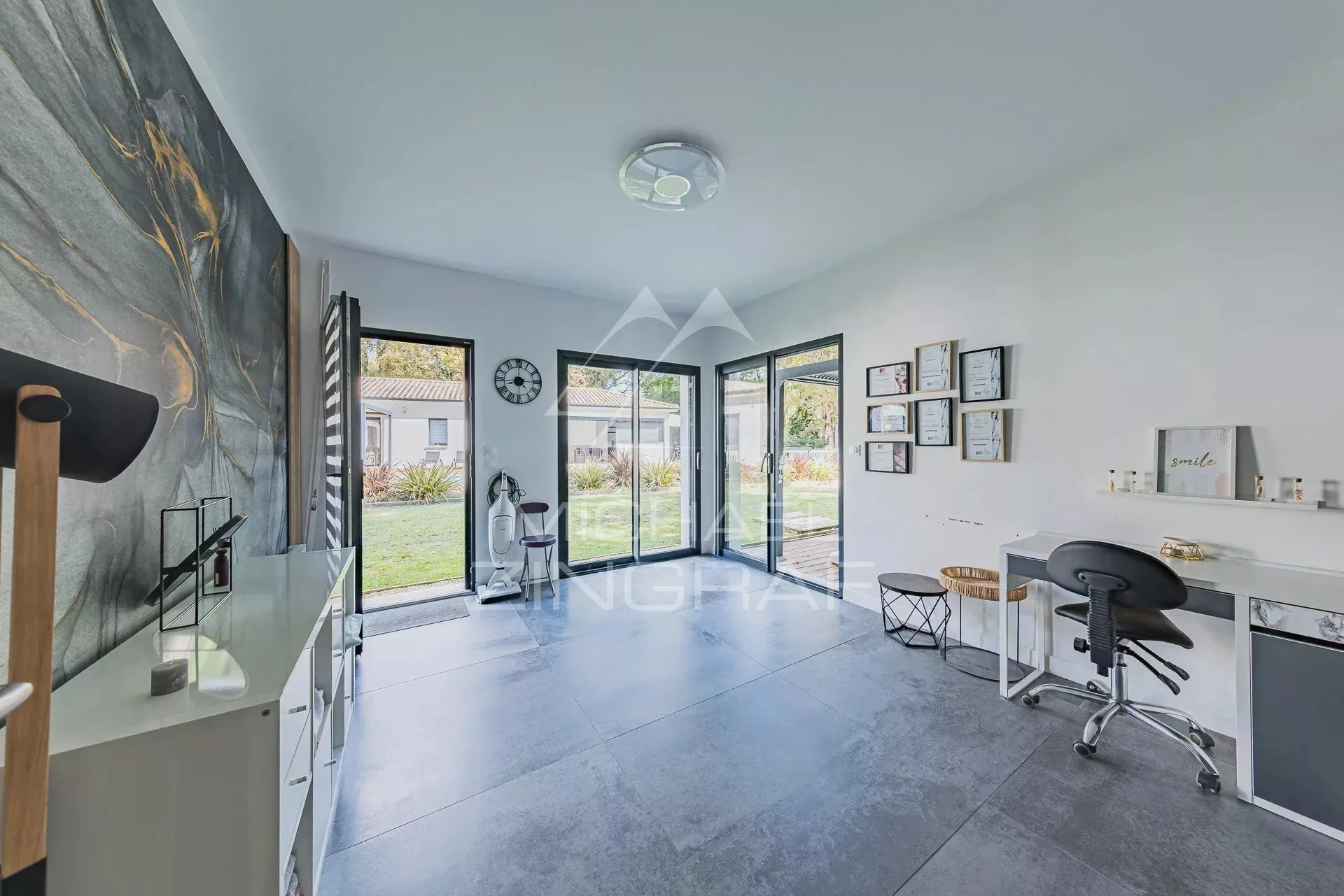 Villa et maison d’amis sur 2 300 m² de terrain - 21