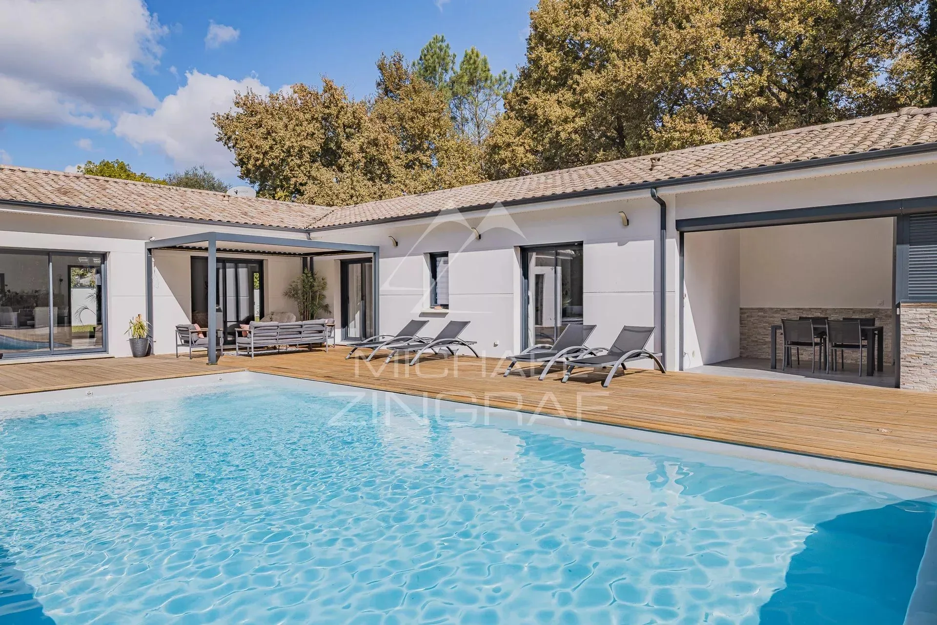 Villa et maison d’amis sur 2 300 m² de terrain - 13