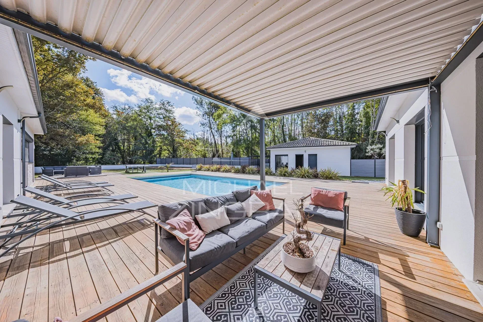 Villa et maison d’amis sur 2 300 m² de terrain - 15