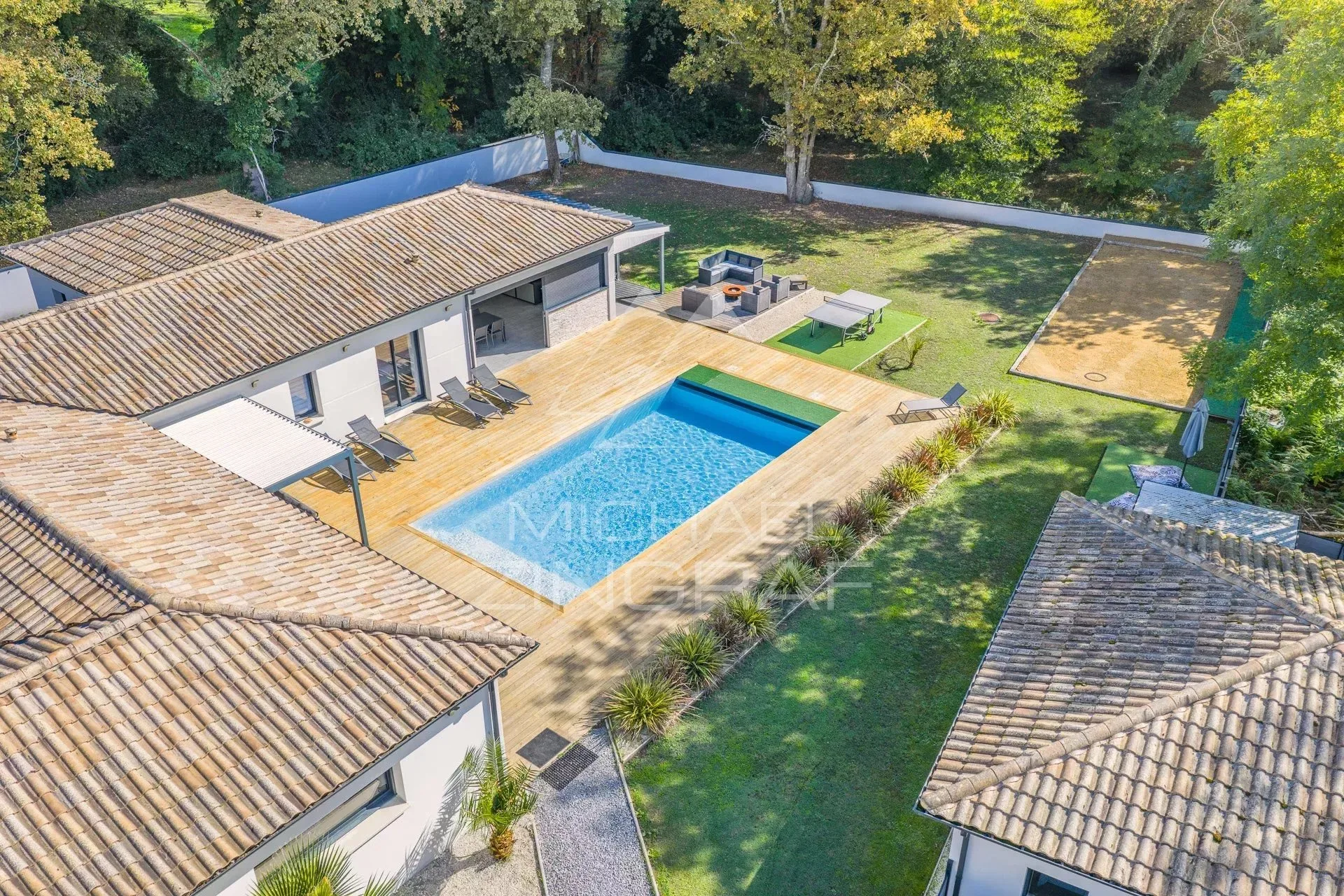 Propriétés de luxe à vendre à Salles